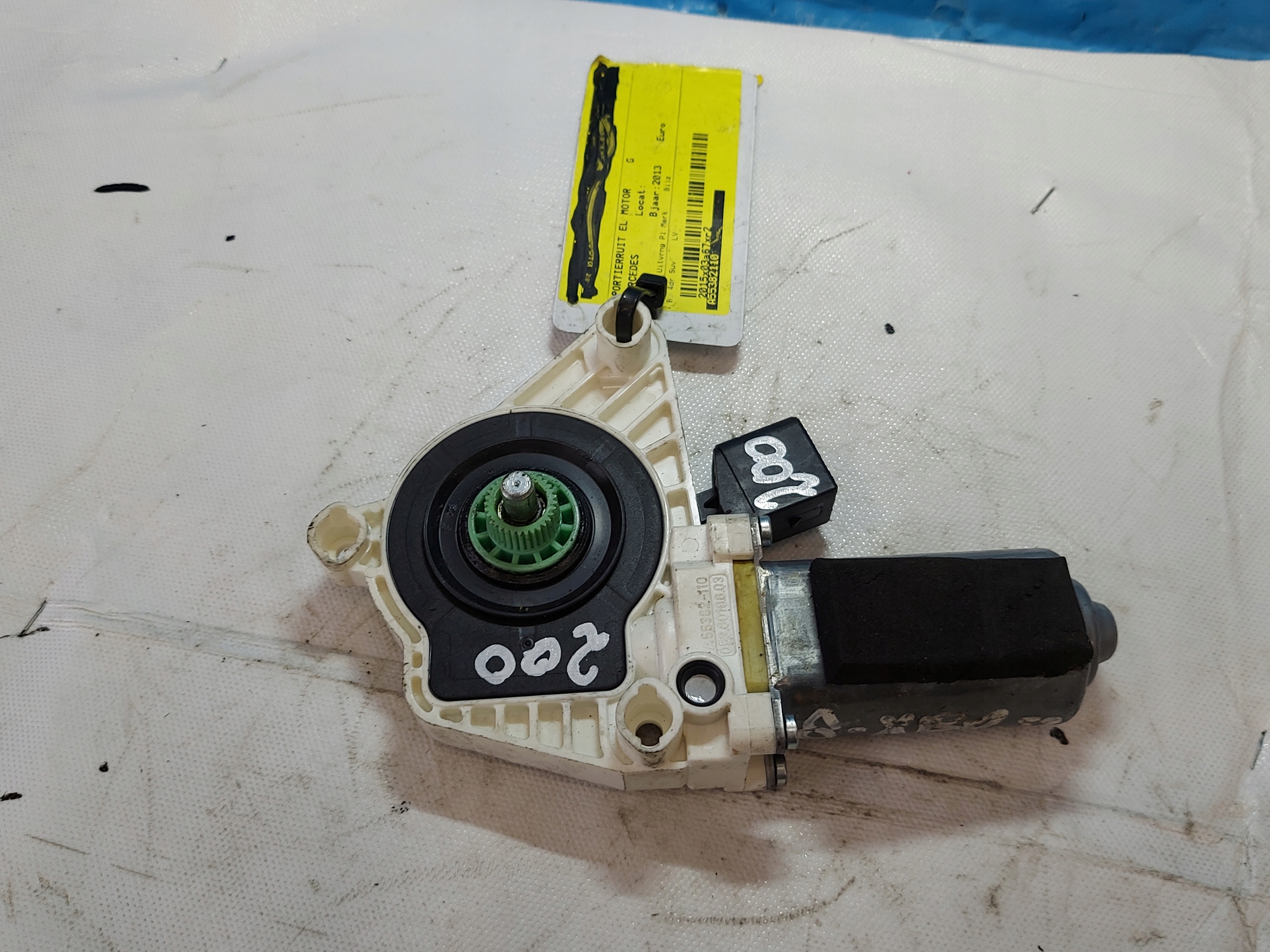 engine lifting windows MERCEDES CLA A61041112 left front