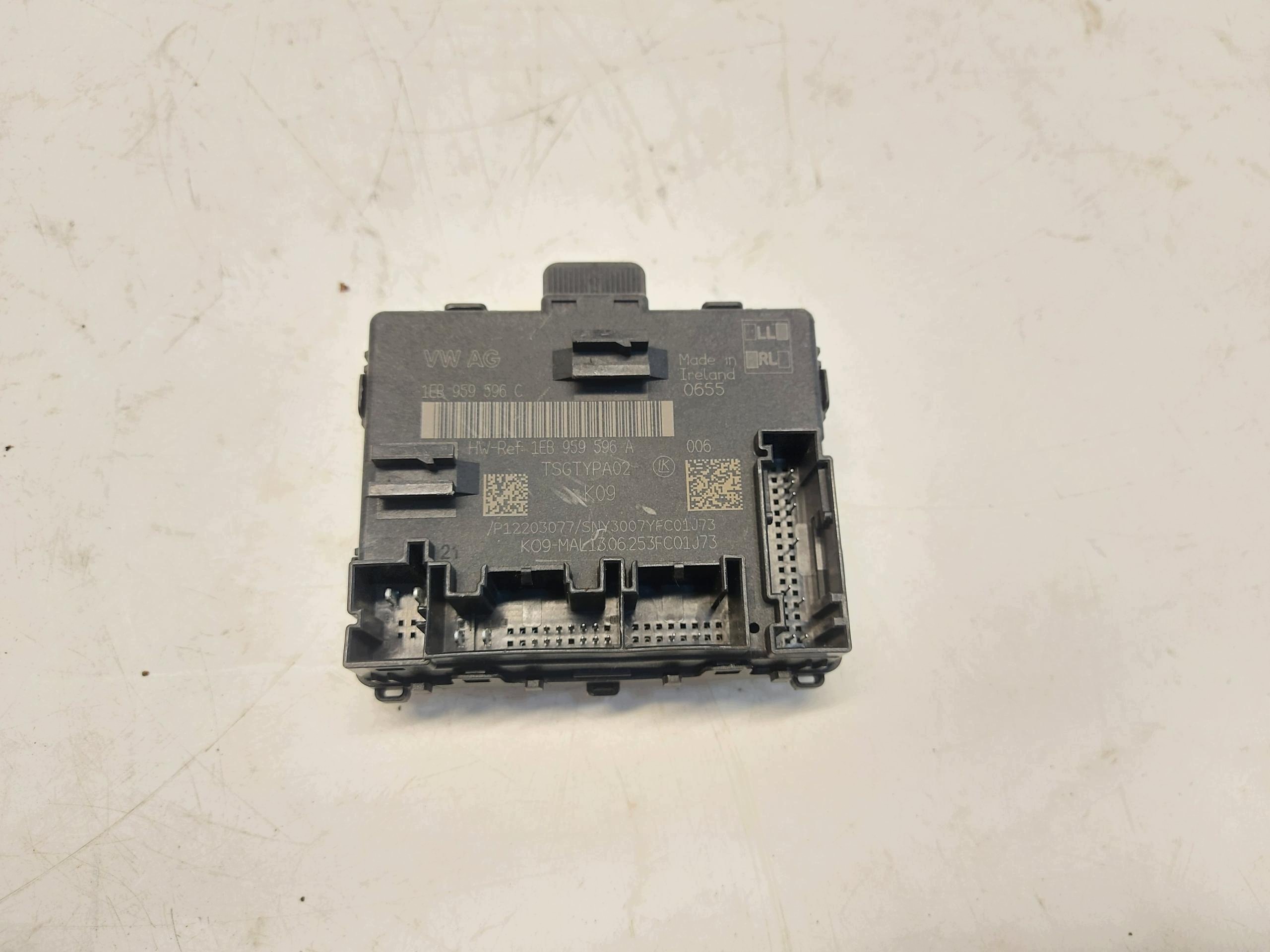 Skoda Elroq 5LJ iV85 , SUV 5D 2025r module control unit door 1EB959596C