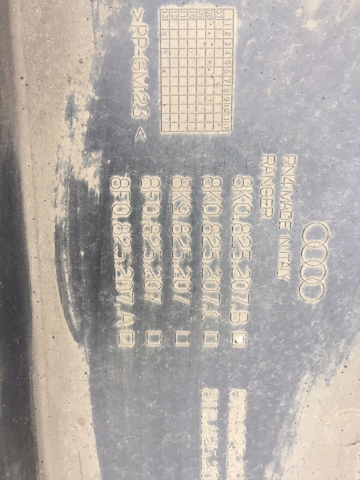 AUDI A4 B8 A5 Blende Abdeckung abdeckung des Bodens Unterfahrschutz links
