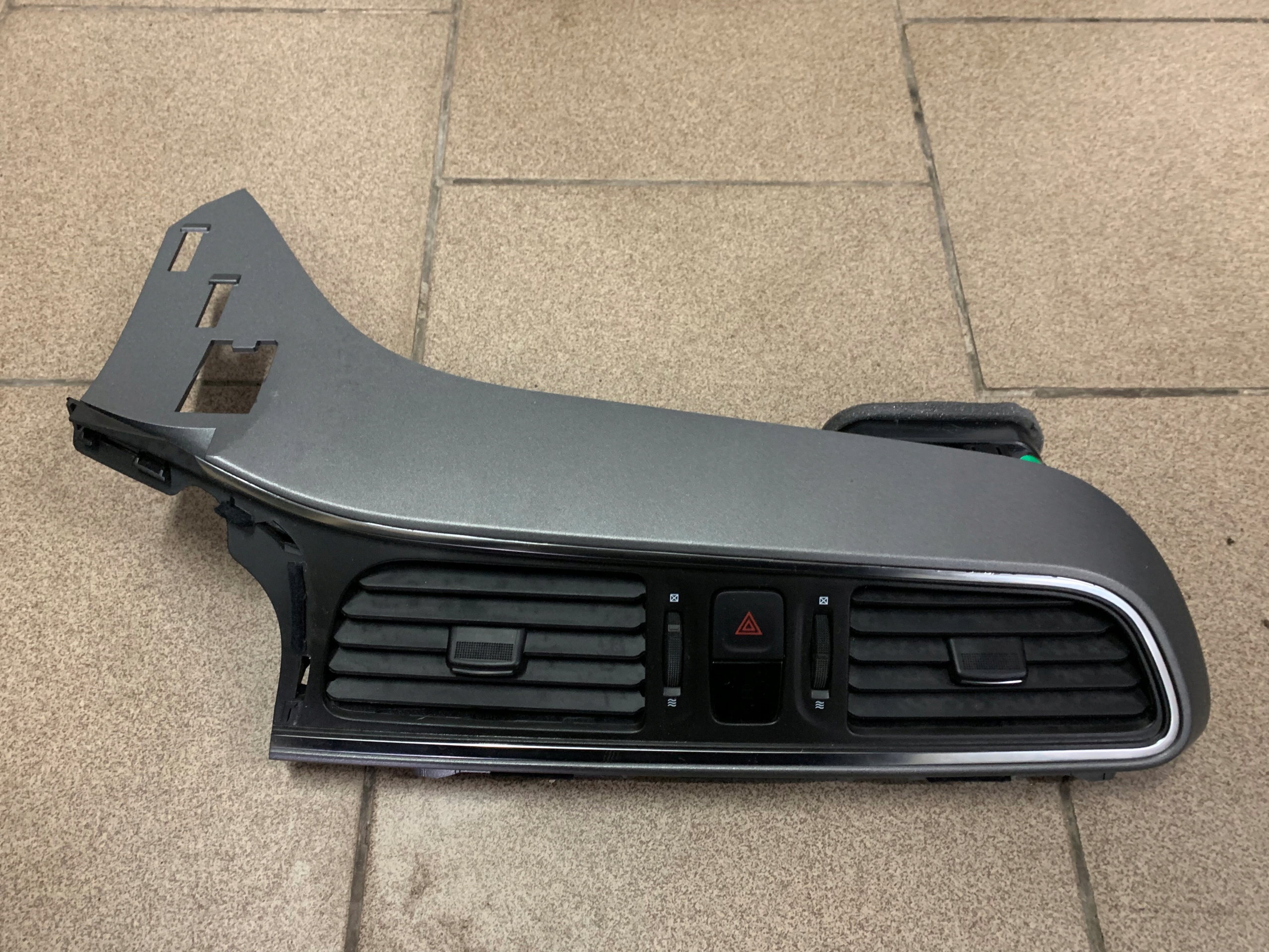 RENAUL KADJAR ВЕНТИЛЯЦИОННАЯ РЕШЕТКА ЦЕНТРАЛЬНАЯ ЕВРОПА