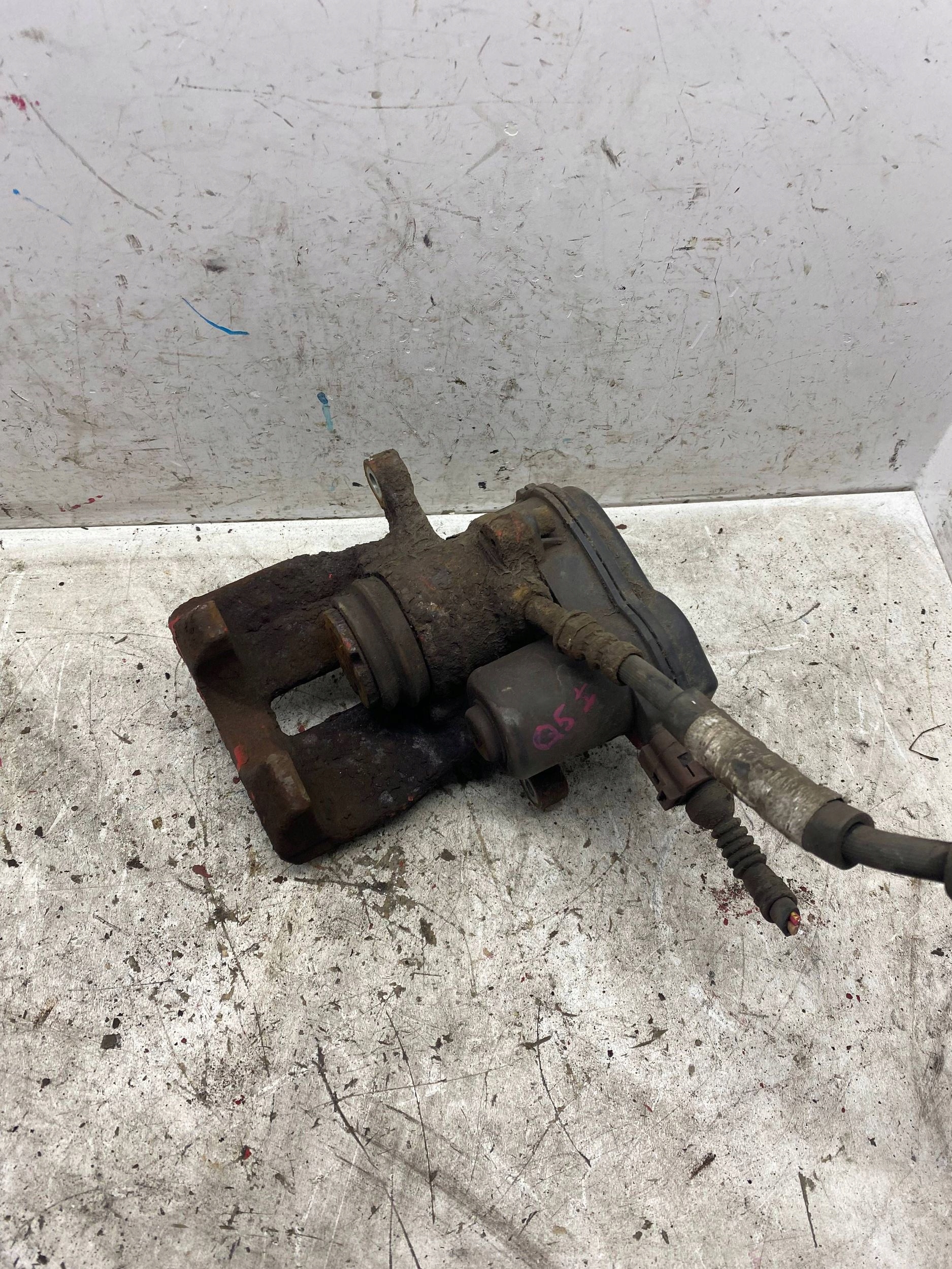 AUDI Q5 8R caliper brake brakes electrical right rear part rear 32335478