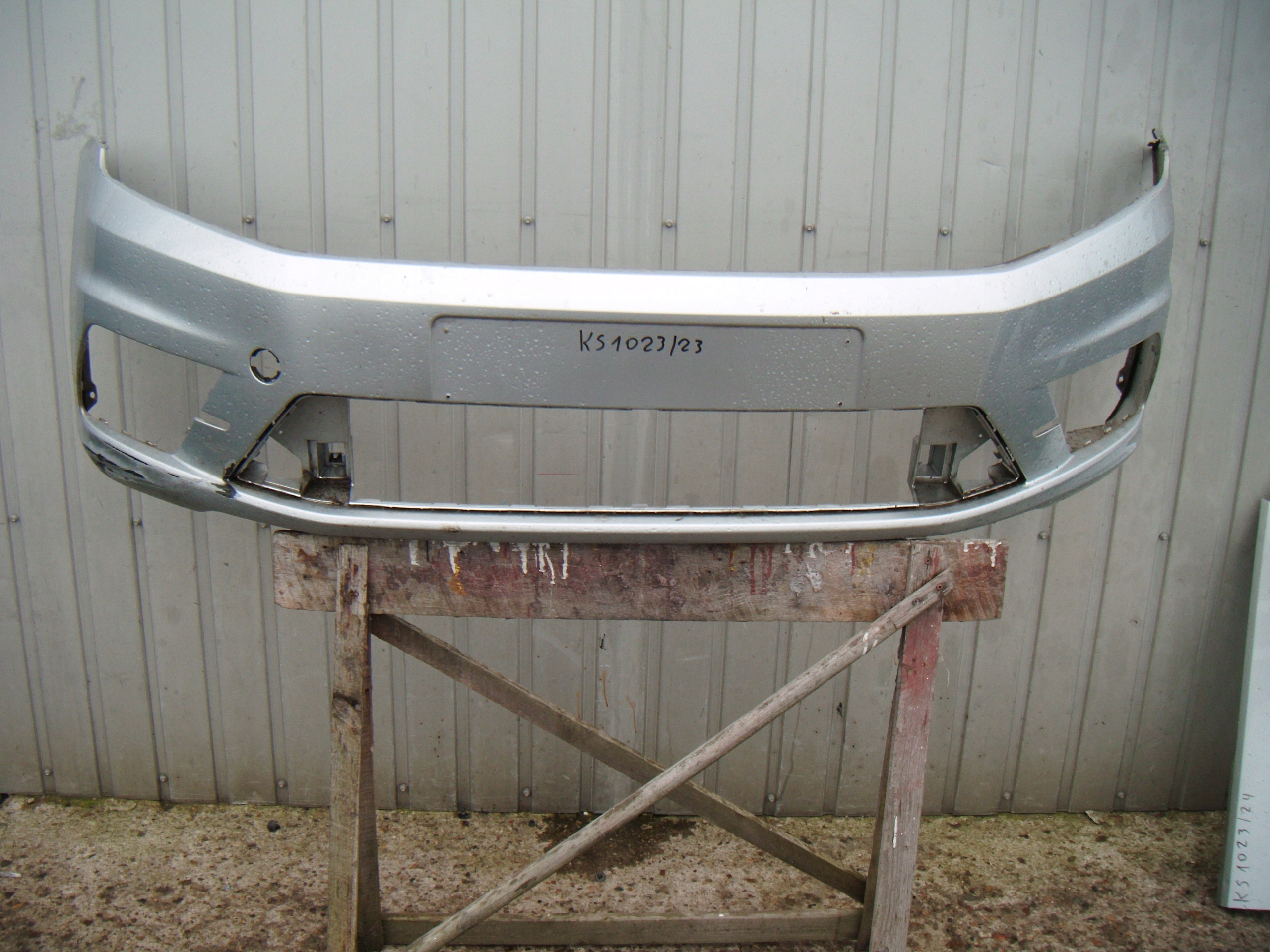 VW CADDY 3 III DRUGI LIFT 15- ZDERZAK PRZEDNI 2K5807221K - CAŁY