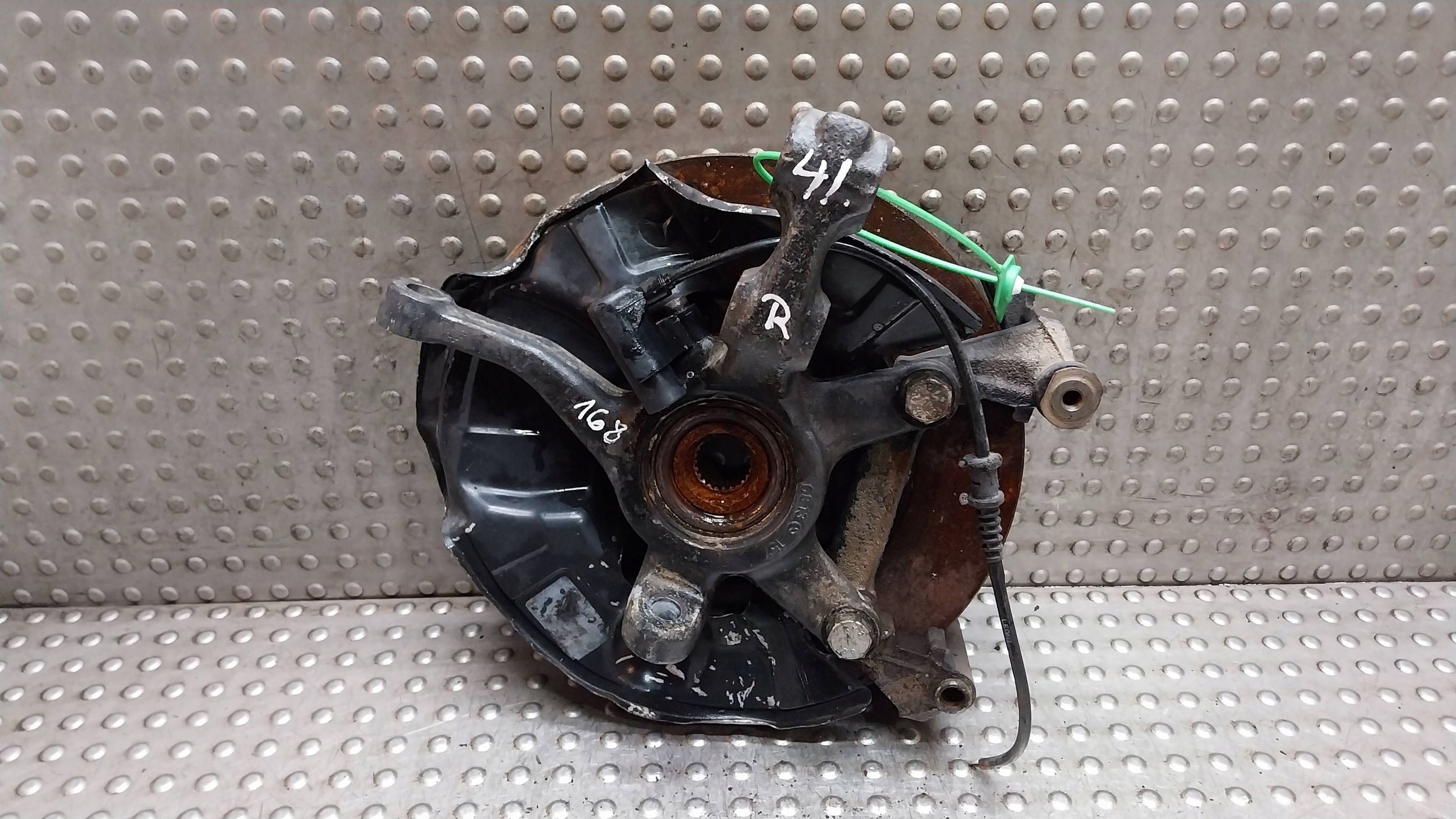 otoč čepu pravý předek 6813 MERCEDES A W168