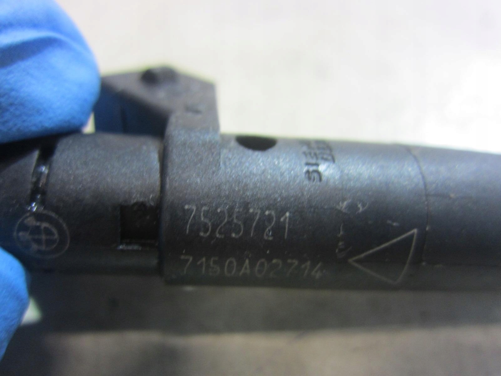 BMW X5 E70 4.8 N62 E53 E60 E61 E65 vstrekovač triska Paliva 13647525721