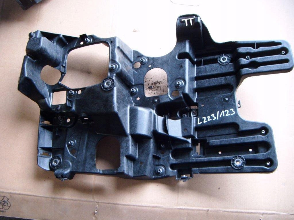 RENAULT GAMA D OKULAR LEWY NAROŻNIK 82528044