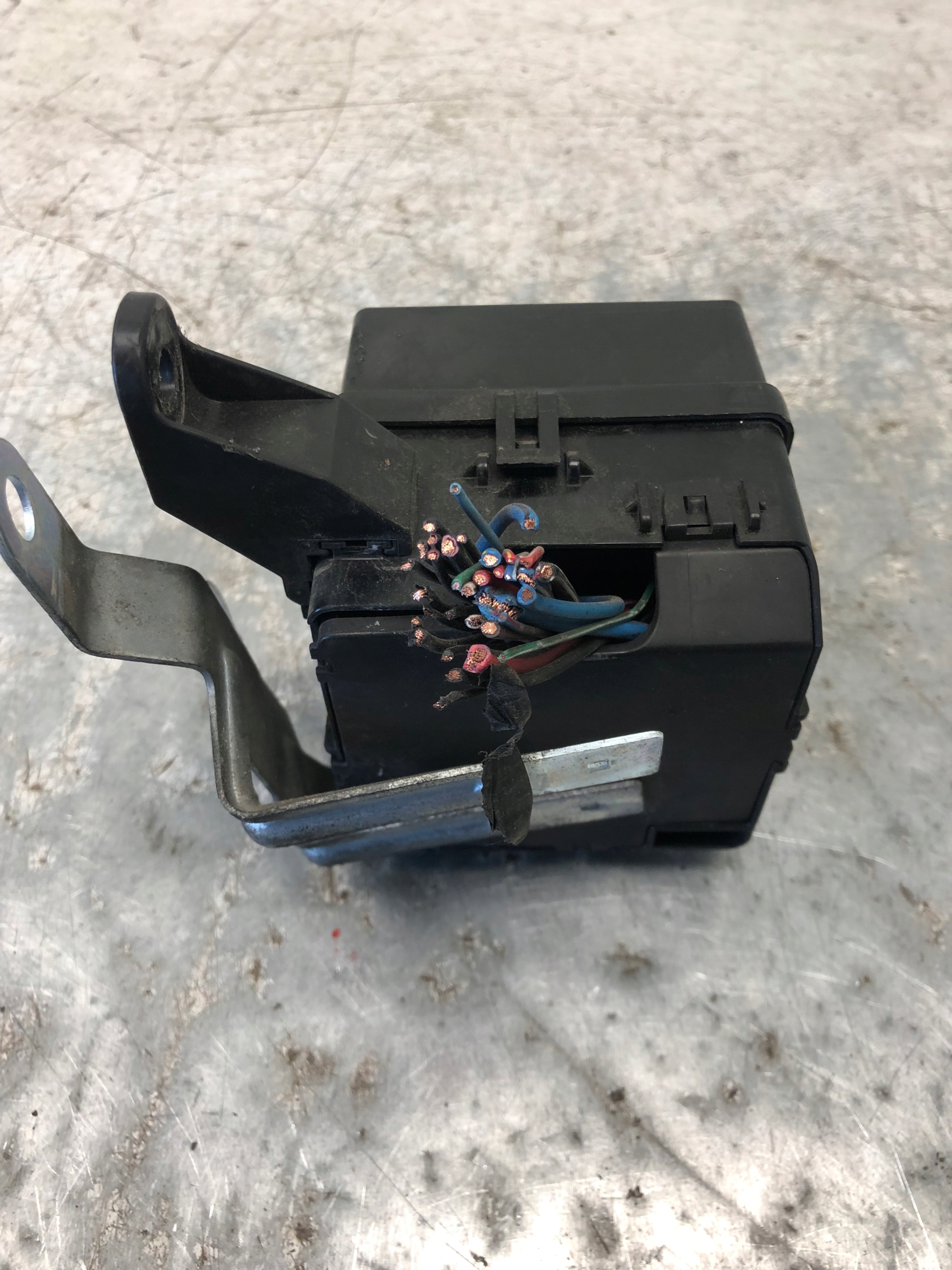 Module fusibles MITSUBISHI PAJERO IV MR482591