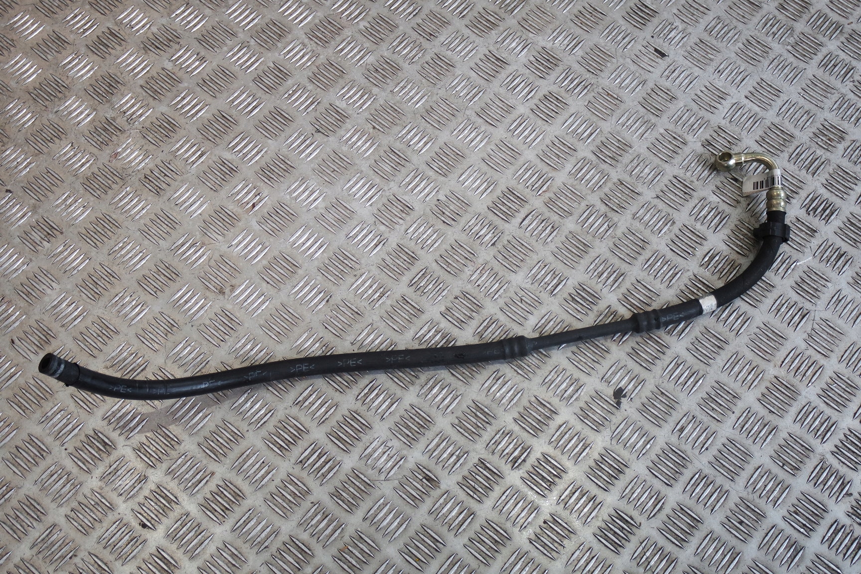 PRZEWOD РАДІАТОРА ФЕРАРІ 488 305041