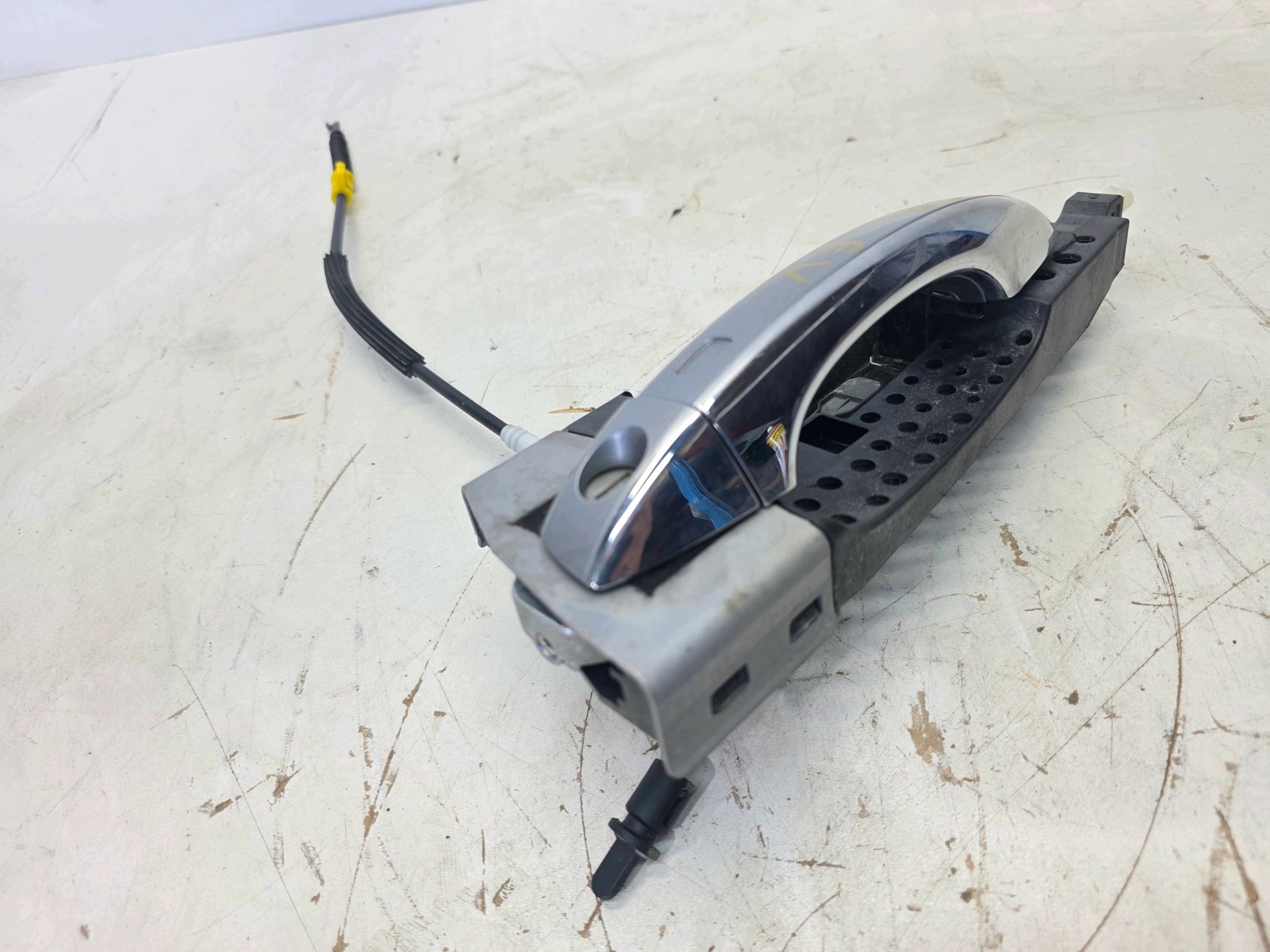 handle left front AUDI A6 C7 4H1837885 LX7P KEYLESS LED lock cylinder