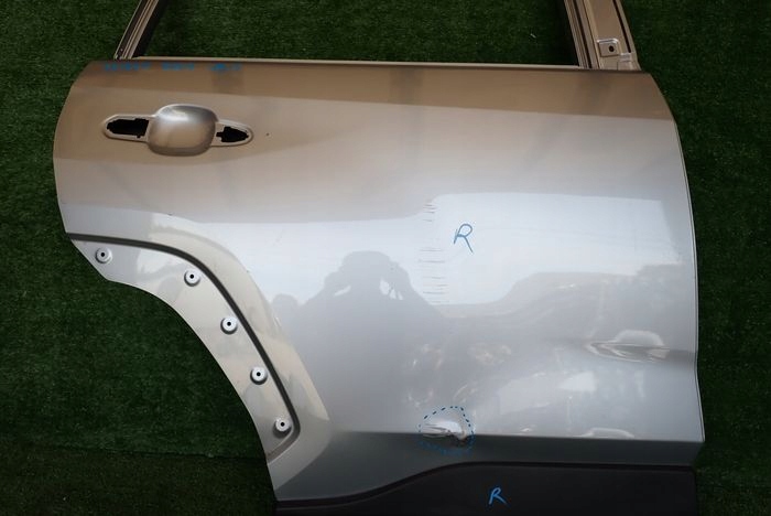 TOYOTA RAV4 19- Tür rechts hinten heck