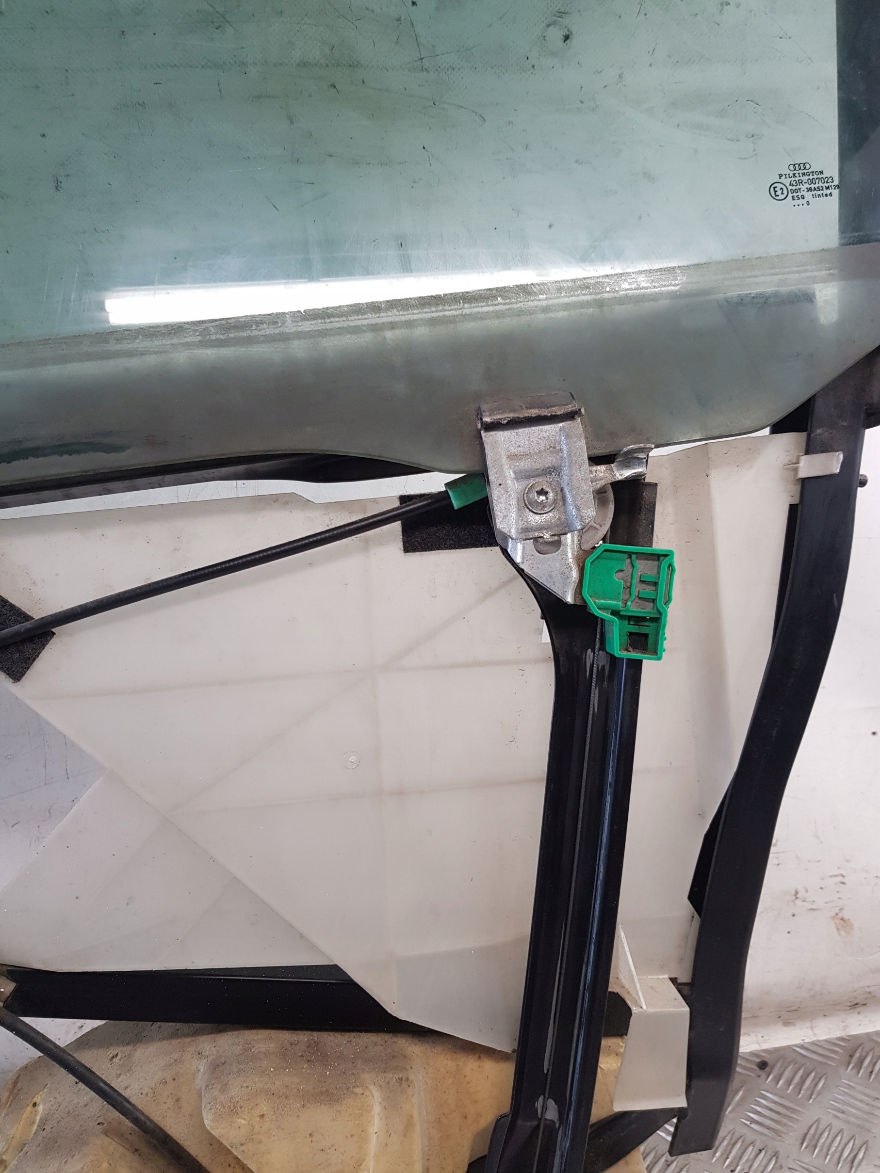 window regulator window mini motor left front AUDI A4 B5 sedan LIFT