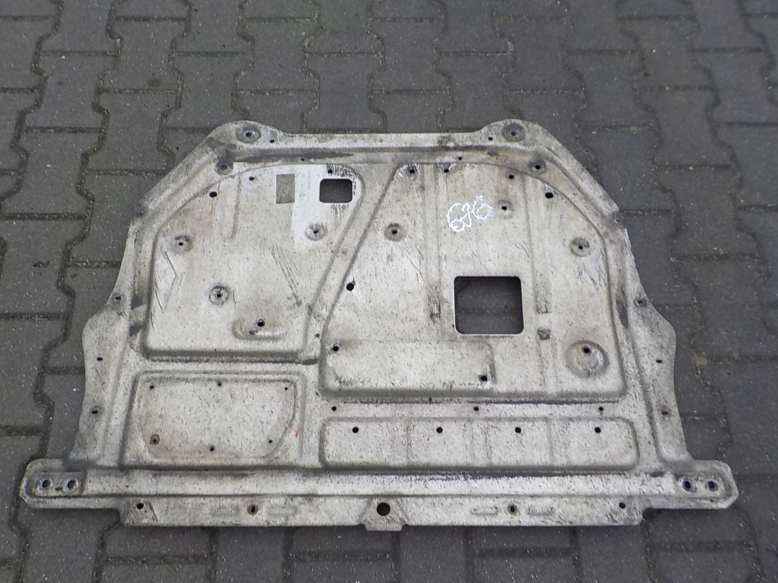 676 VOLKSWAGEN EOS cover below engine 1Q0825237A