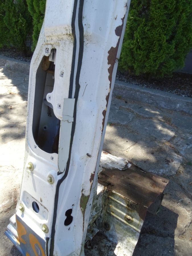 MERCEDES SPRINTER W906 06-13 SŁUPEK B LEWY Producent części Mercedes-Benz OE