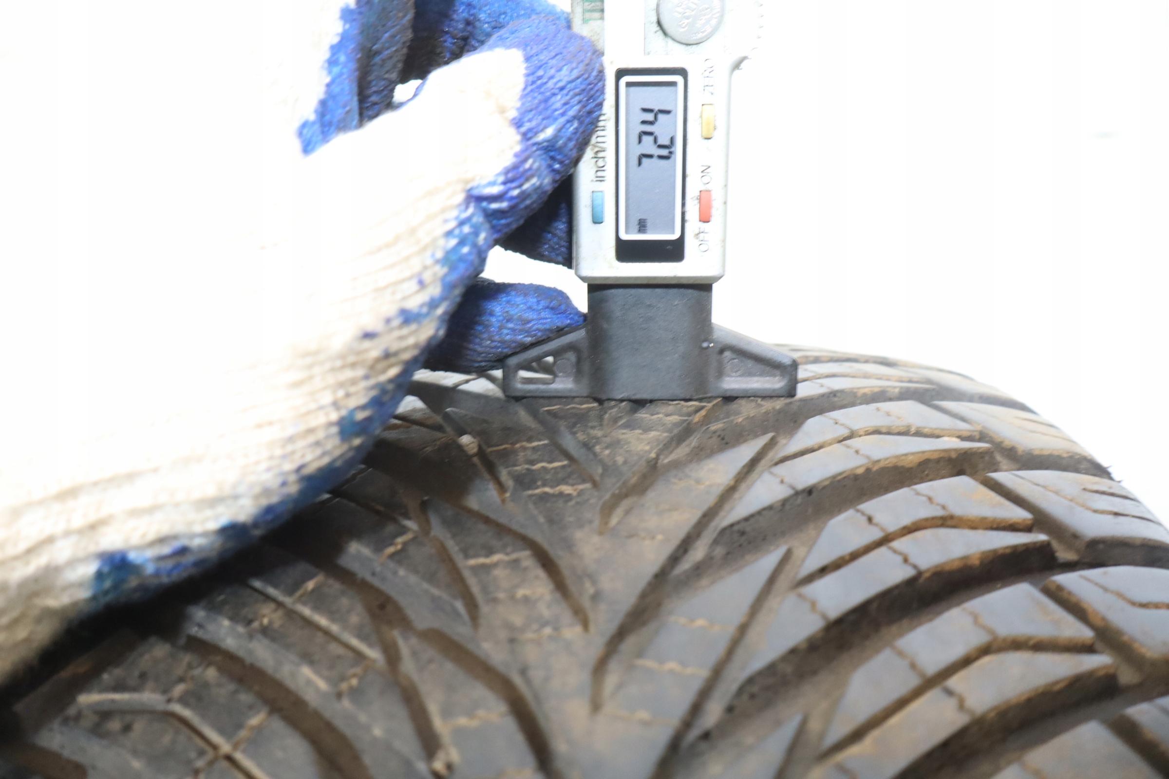 OPONA OPONY 2 SZT AUSTONE 215/45/17 ZIMA R23 Rok produkcji 2023