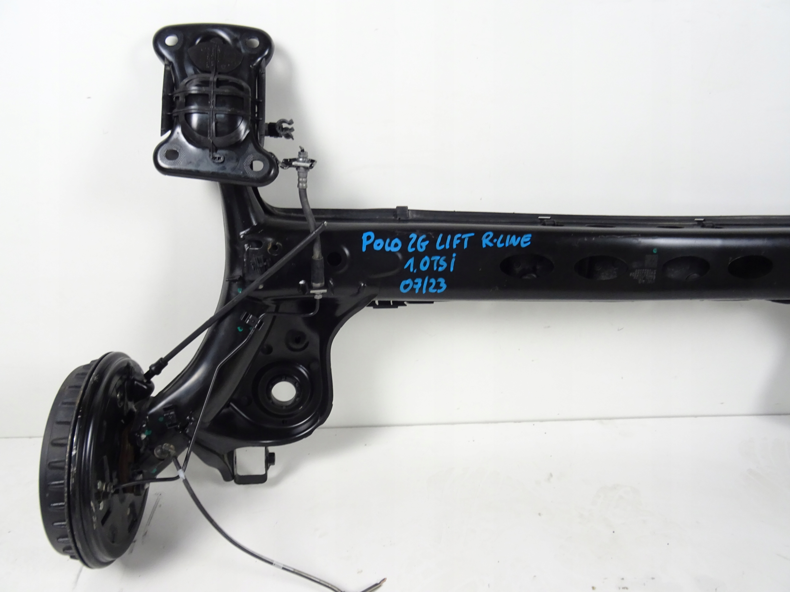 VW POLO 2G LIFT R-LINE 1.0 BELKA ZAWIESZENIA TYŁ 2Q00501053BS Producent części Volkswagen OE