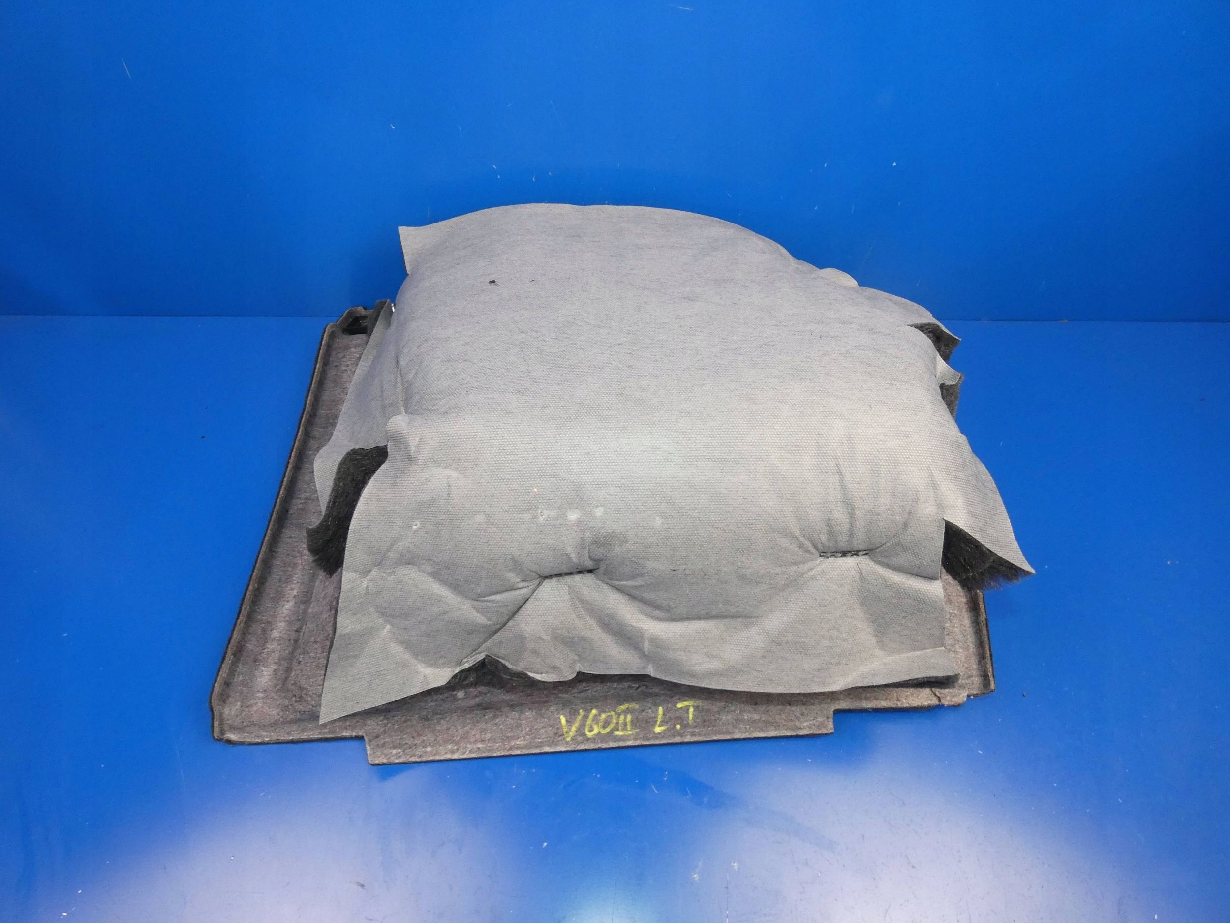 VOLVO V60 II 18- side passenger compartment boot left rear part upholstery