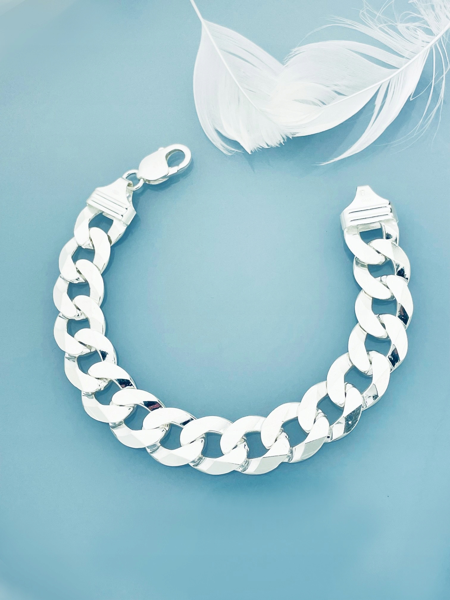 Stříbrný náramek s širokým pancířem