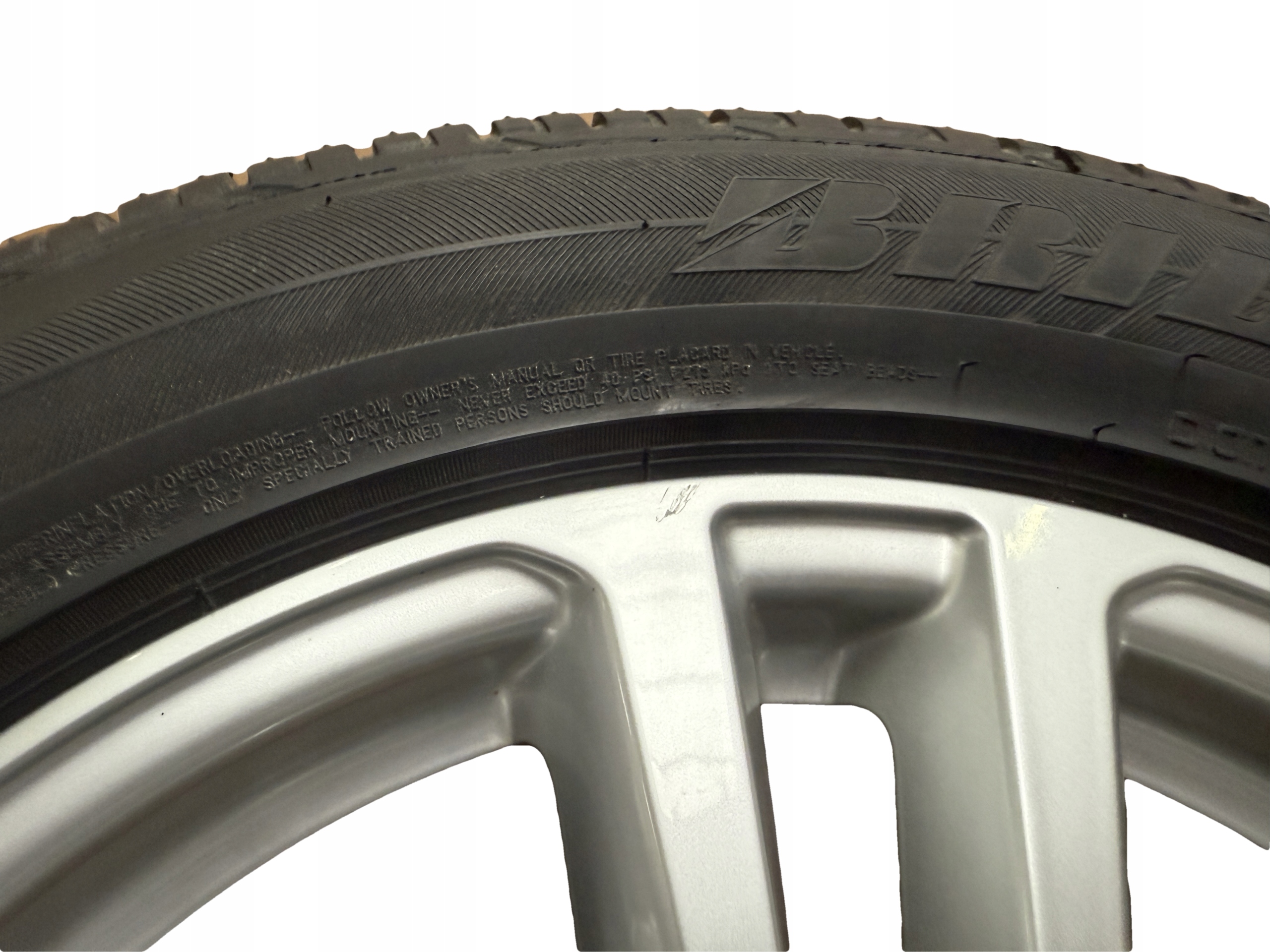 AUDI Q3 8U wheels discs 235/50R18 BRIDGESTONE