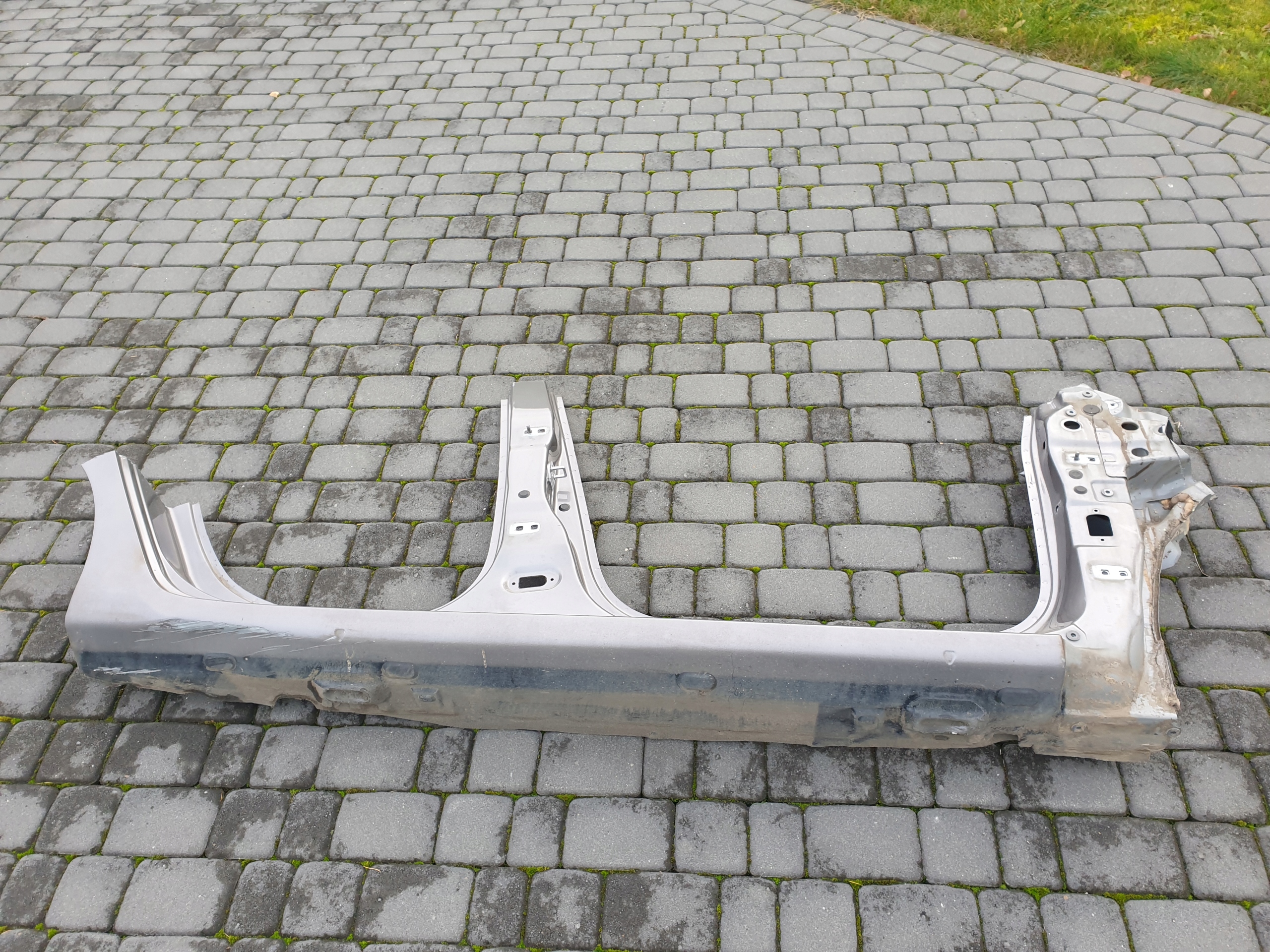 pillar DRZWIOWY threshold RENAULT CLIO 4 IV 2013- right