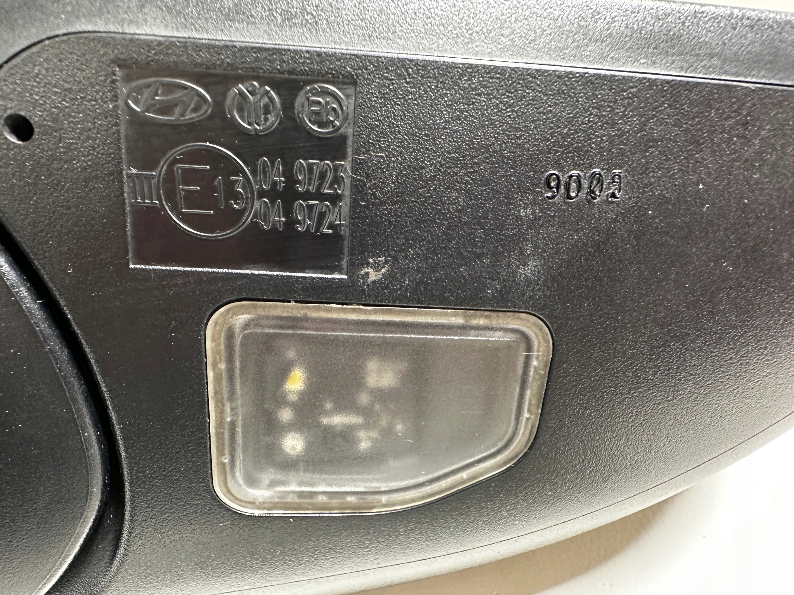HYUNDAI i30 III mirror right E13049723 E13049724