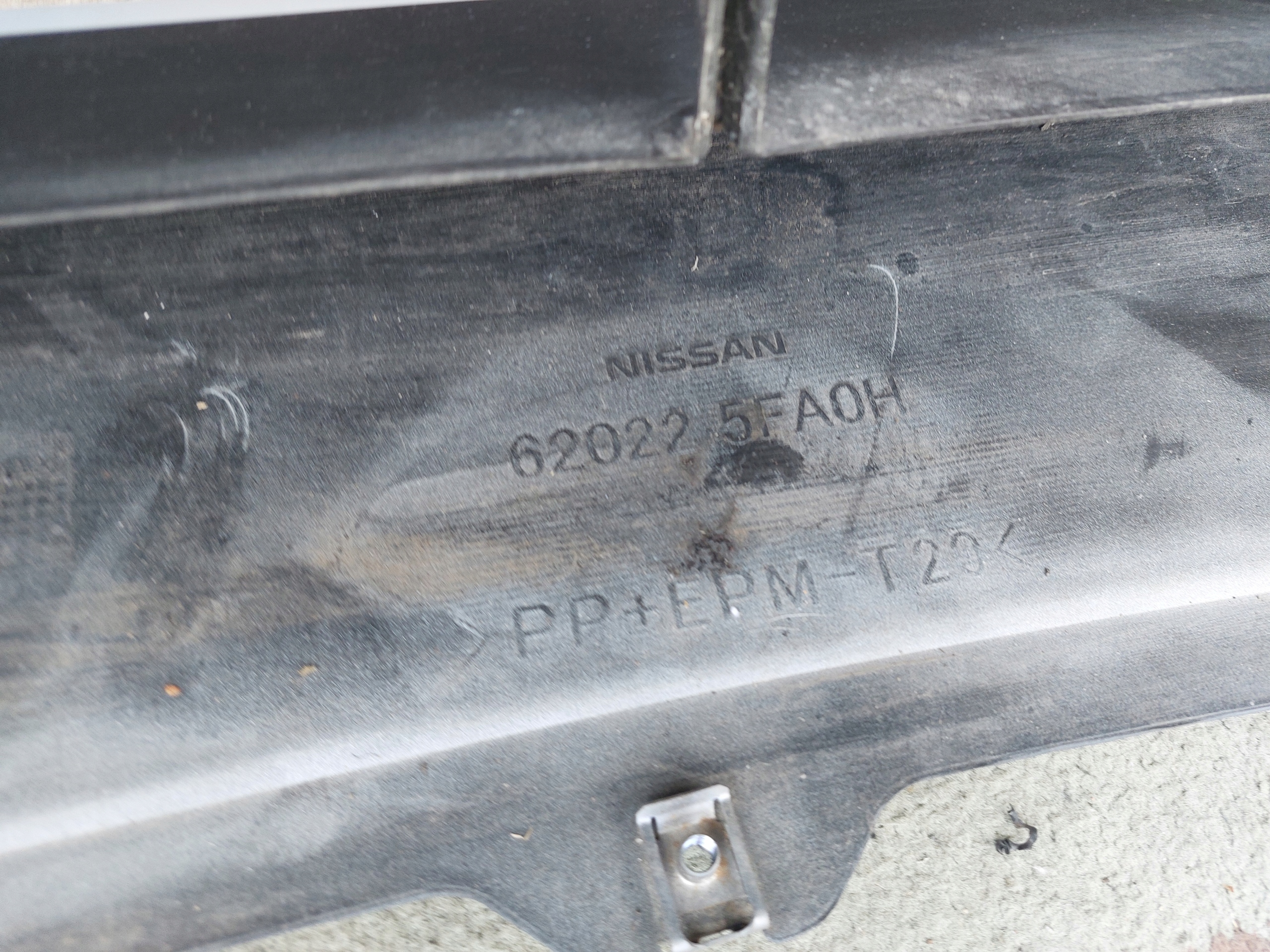 nárazník předek NISSAN MICRA K14 BIALY 18r