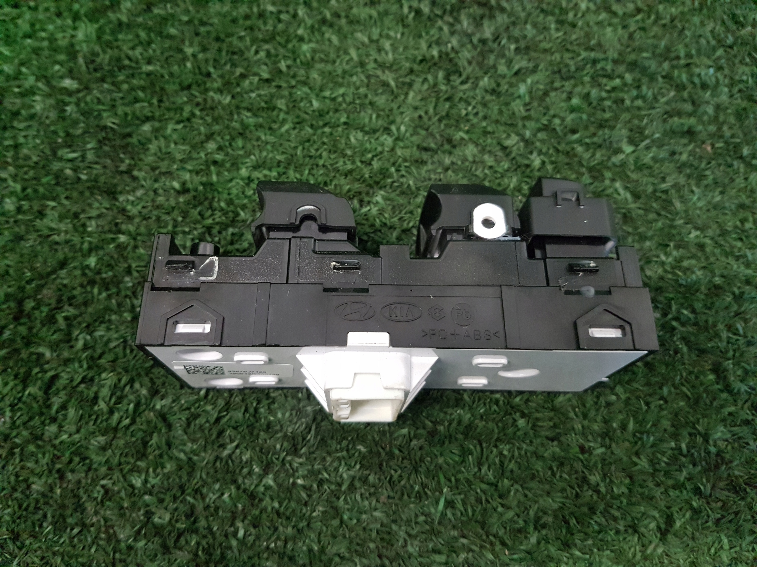 control panel of the window driver´s KIA CEED III 93570J7120