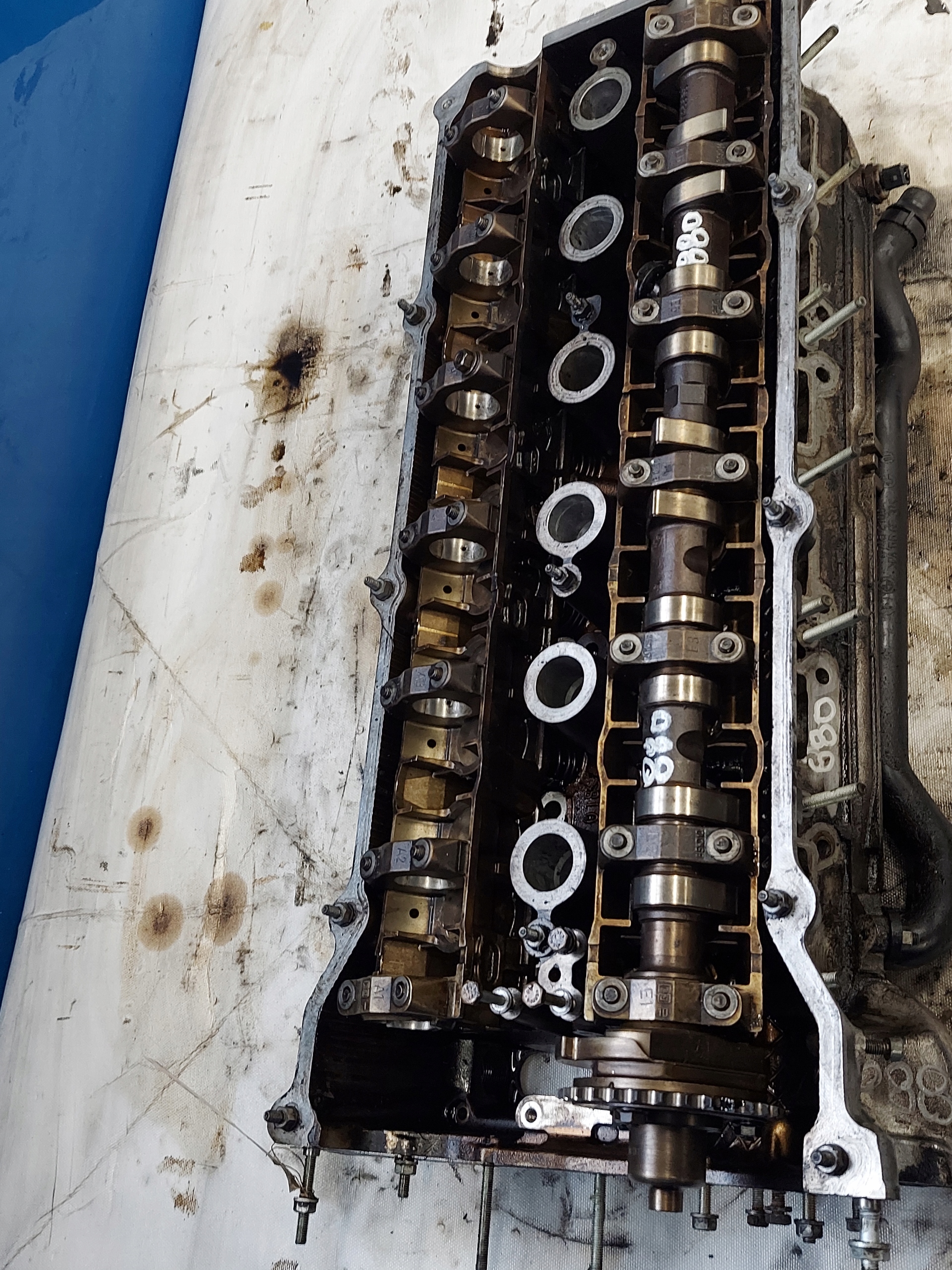 head. BMW E39 2.2 6R 1436812