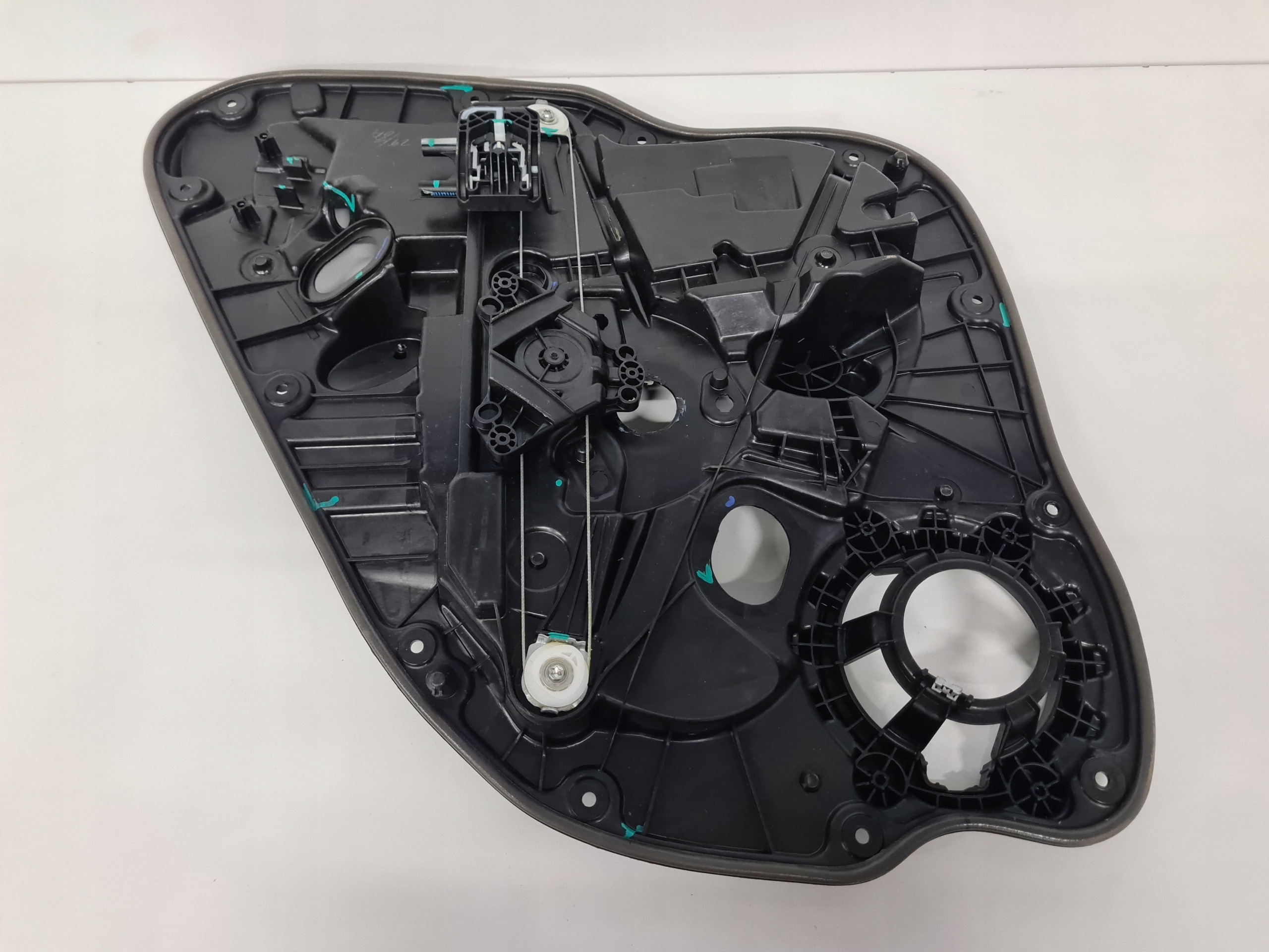 STELAŻ MOCOWANIE PODNOŚNIK SZYBY PRAWY TYŁ POLESTAR 2 II 2020- Typ samochodu Samochody osobowe