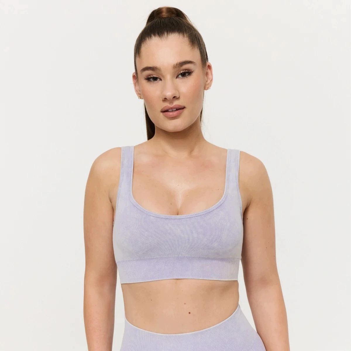 GymBeam Bezszwowy biustonosz sportowy Lift Violet Xs