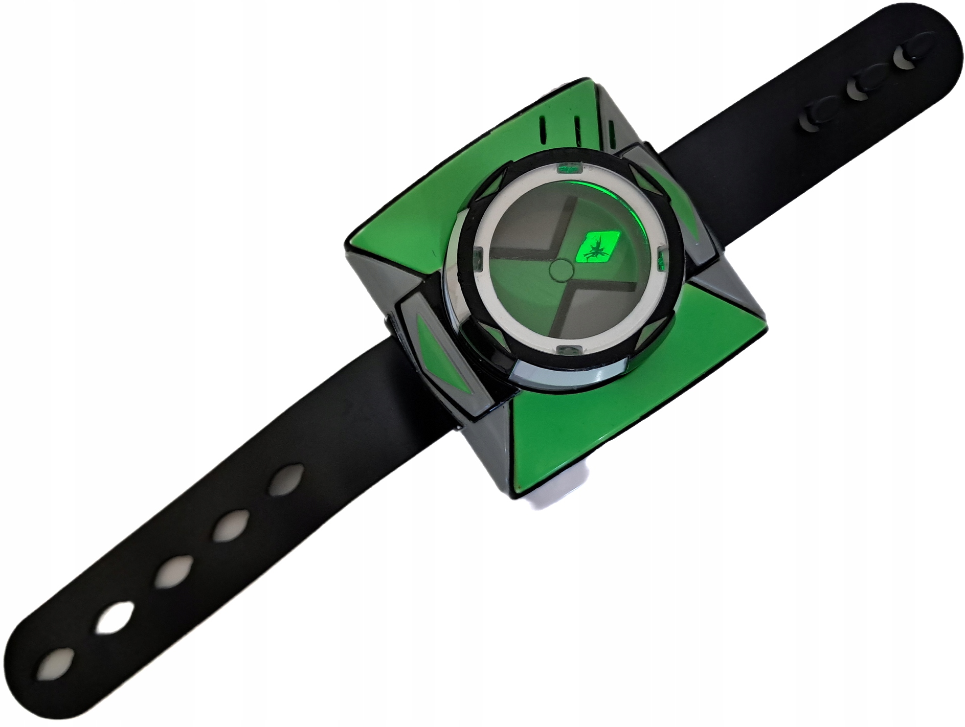 БЕН 10 ЧАСЫ OMNITRIX СВЕТЯТСЯ ЗВУКОМ
