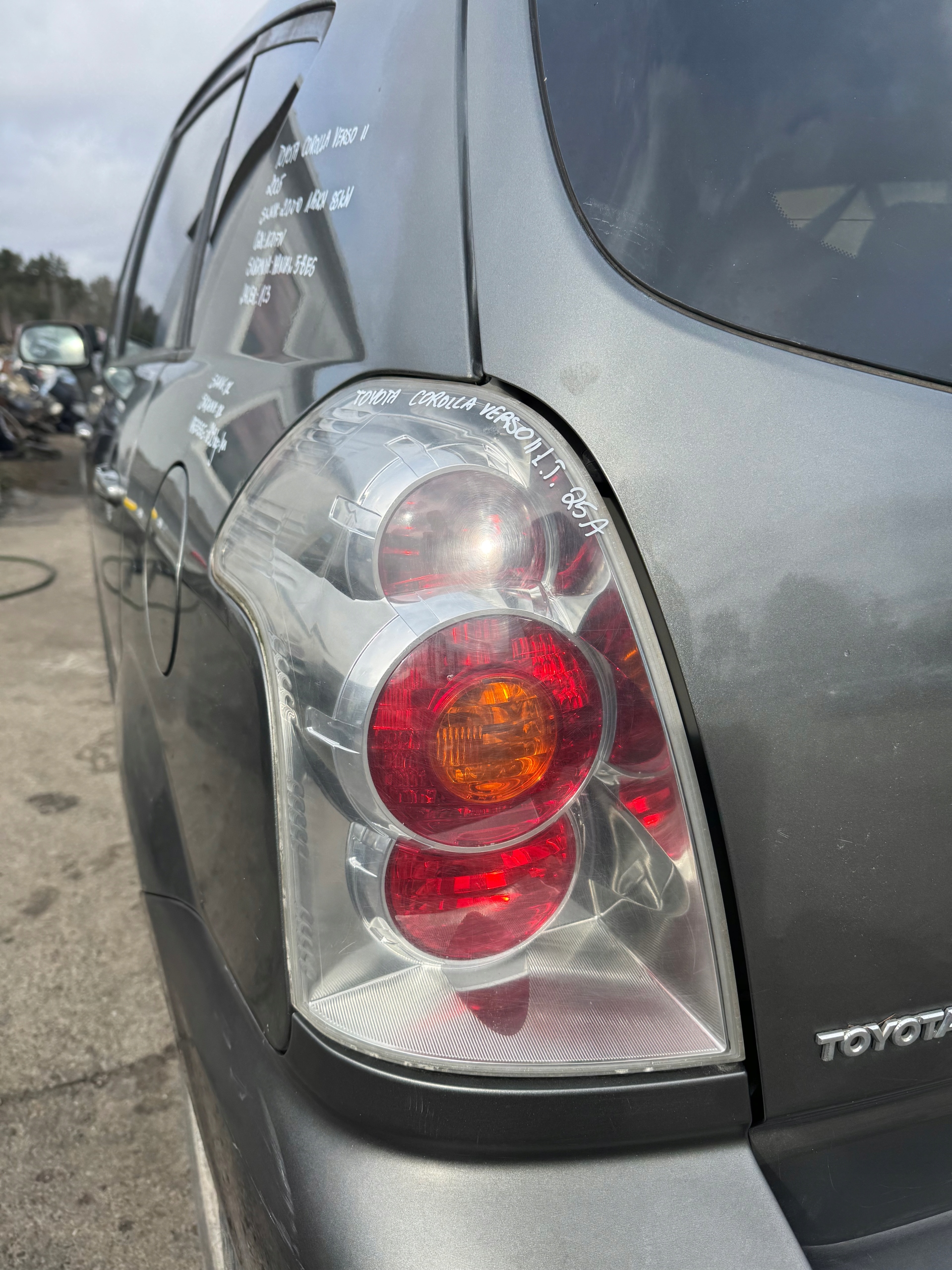 TOYOTA COROLLA VERSO II LAMPA LEWY TYŁ LEWA TYLNA Numer katalogowy części TCVLLT