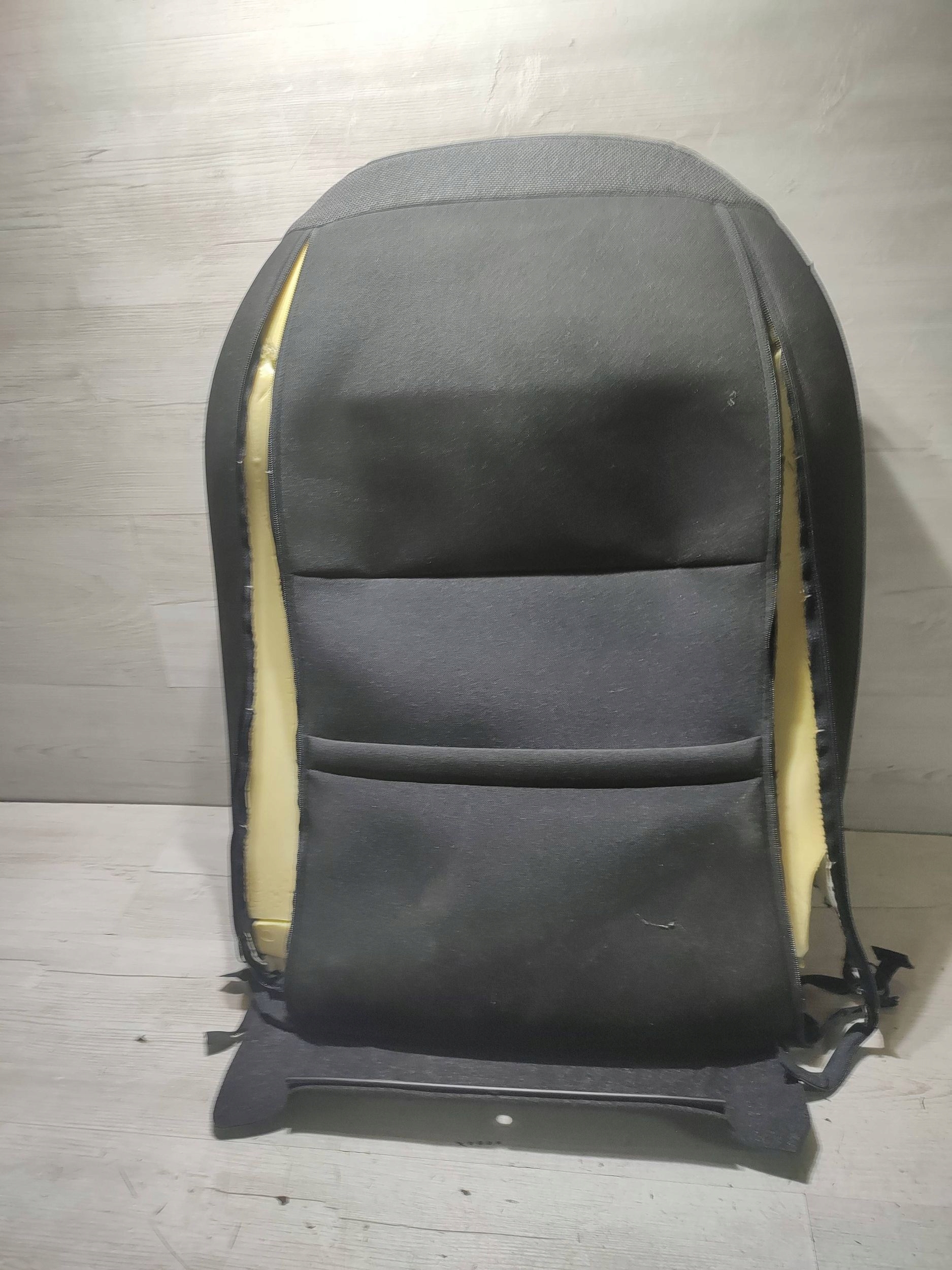 Peugeot 2008 II 2020 front side right side seat oparcie