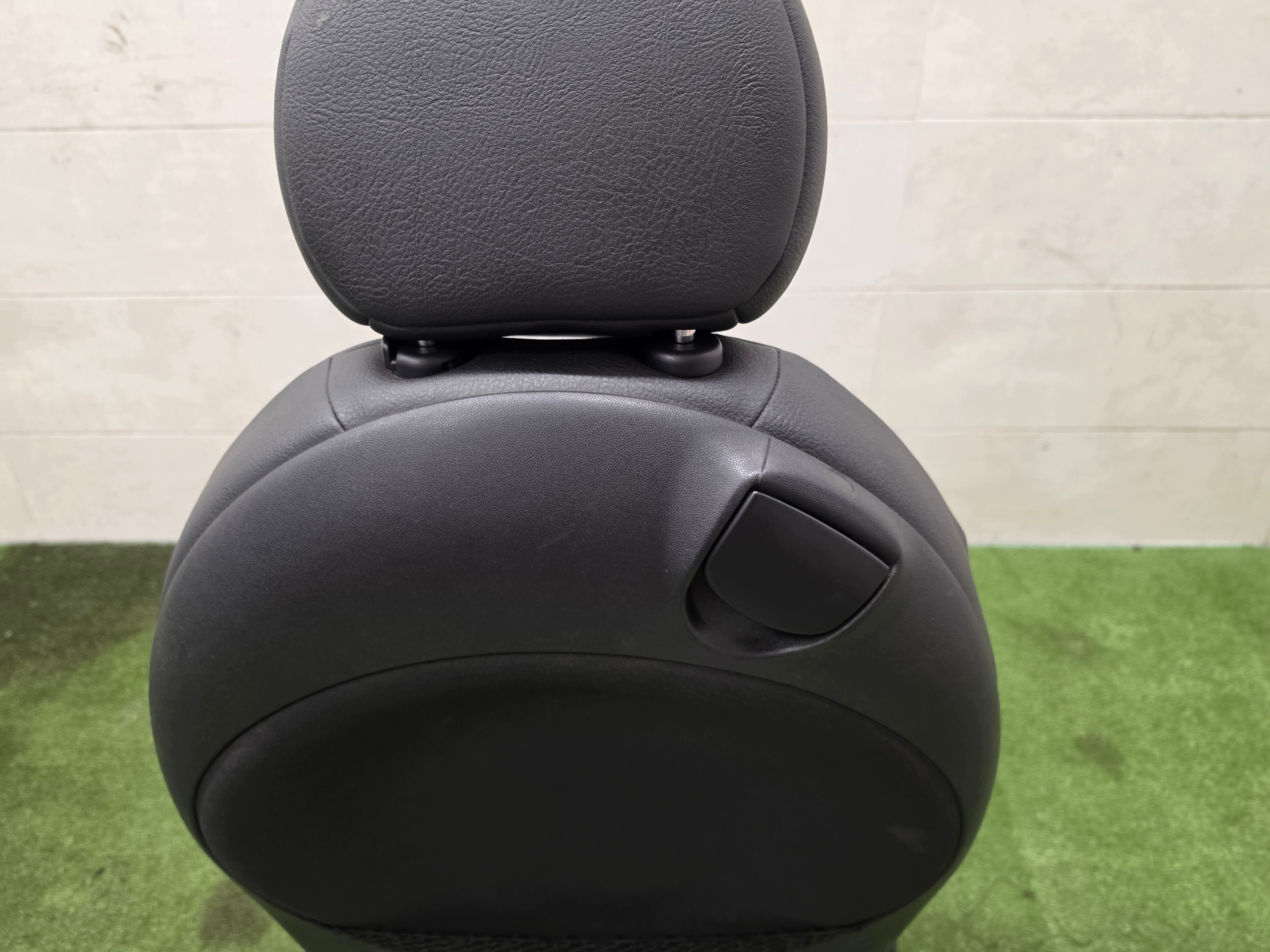MINI R55 sedačka spolujazdca EU koža vyhrievaný