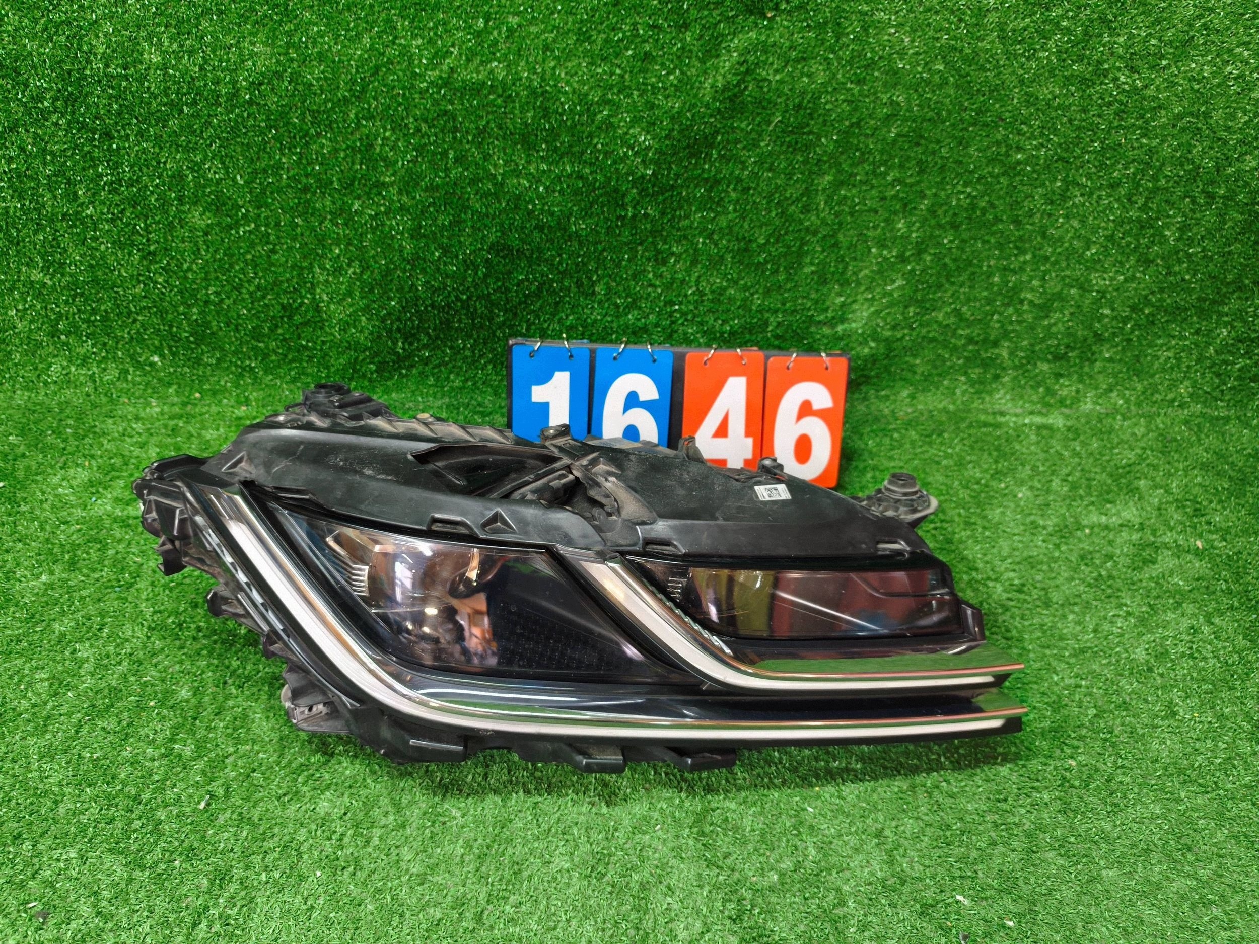 REFLEKTOR right front VW ARTEON 17- FULL LED NR.1646