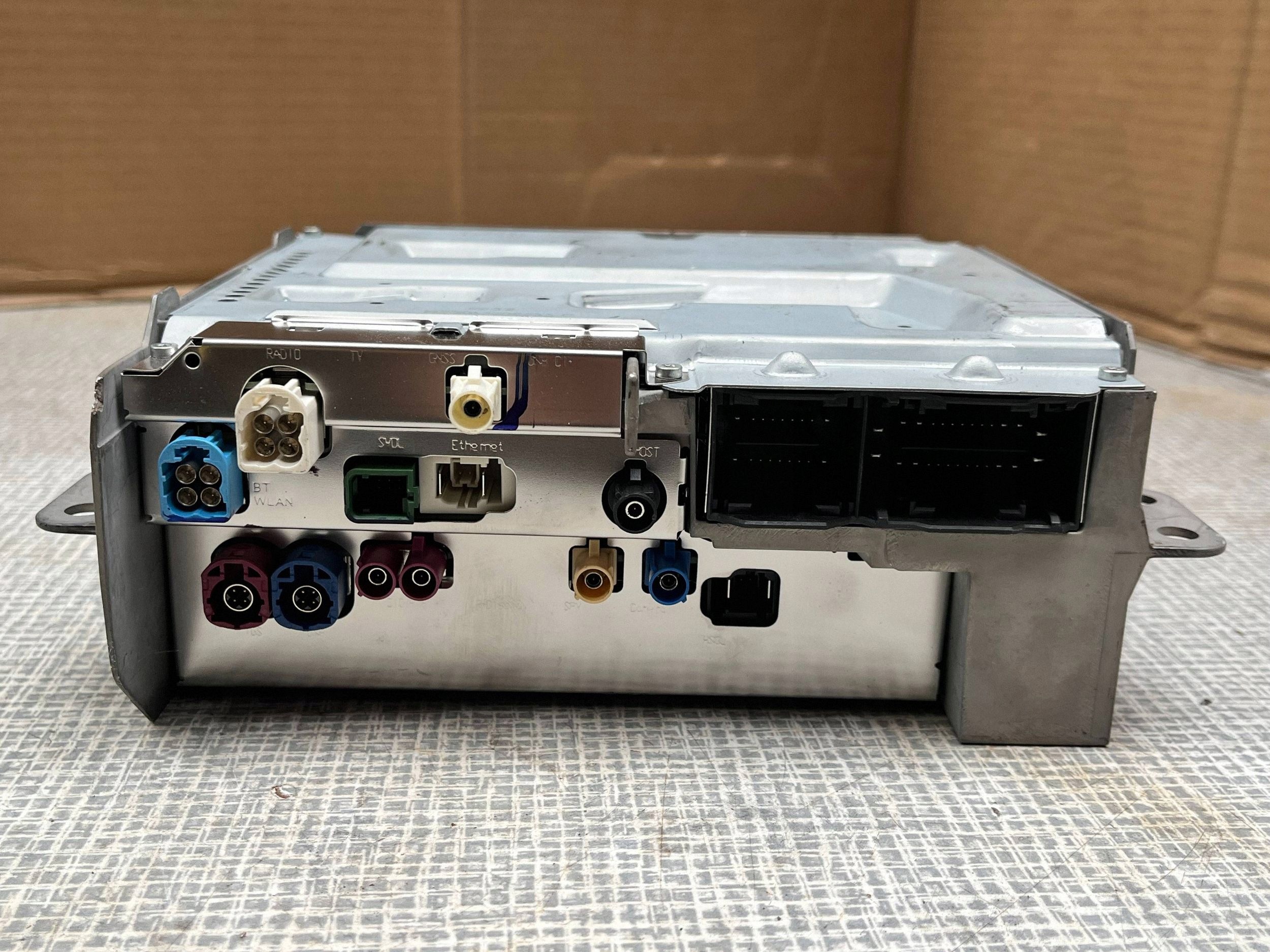 MERCEDES HEADUNIT RADIO NAVI + code 1679003637 A1679003637 @M