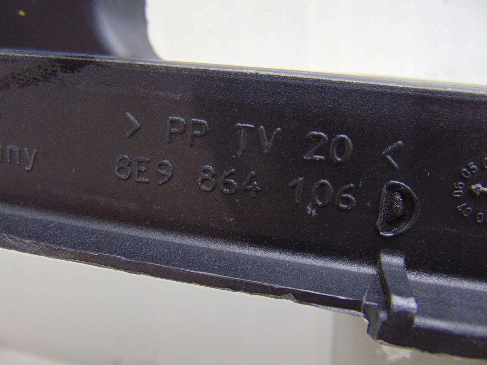 vaňa kufra AUDI RS4 B7 AVANT 4.2 8E9864106D
