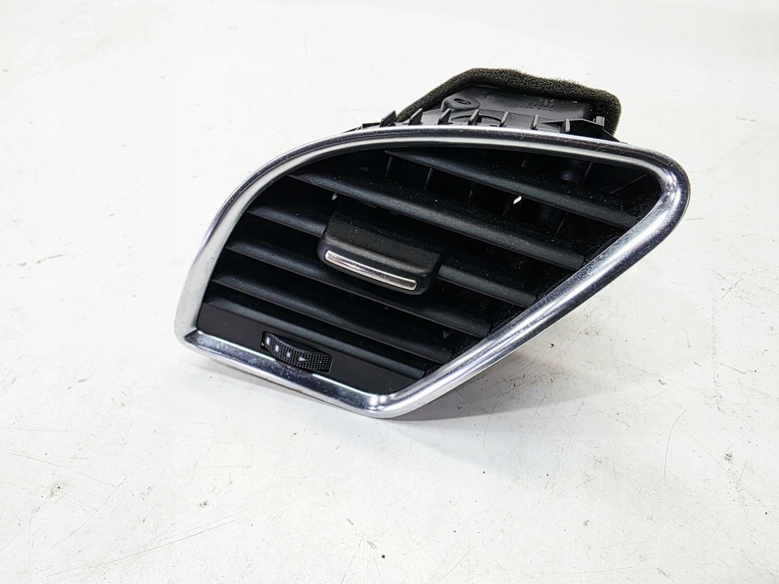 grid air conditioning devices left AUDI A5 8T 8T2820901B