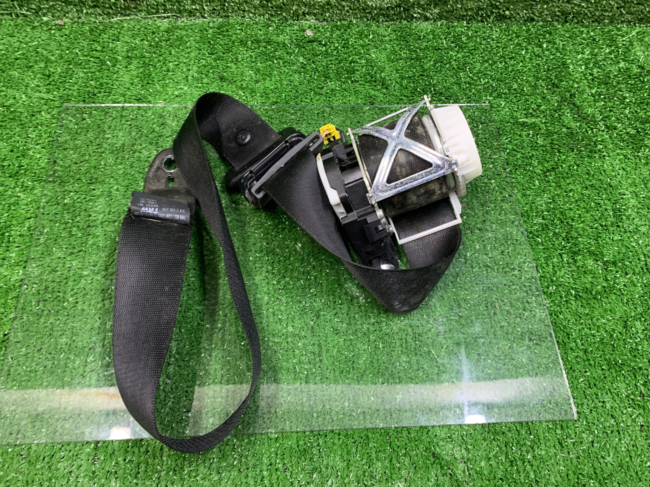 MERCEDES R-class W251 seat belt right rear part A2518608085