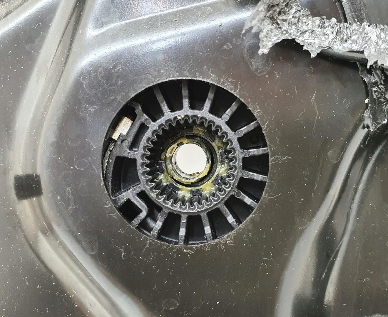 MECHANIZM PODNOŚNIK SZYBY PRAWY PRZÓD MERCEDES ACTROS MP4 A9607201246 Producent części Mercedes-Benz OE