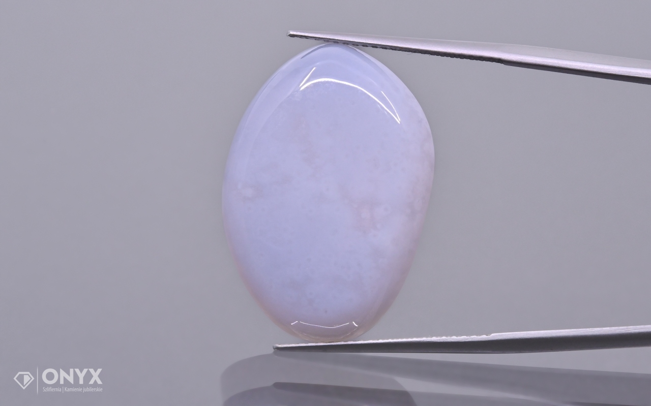 Chalcedon modrá konvexní nepravidelná destička 26x19,5 mm