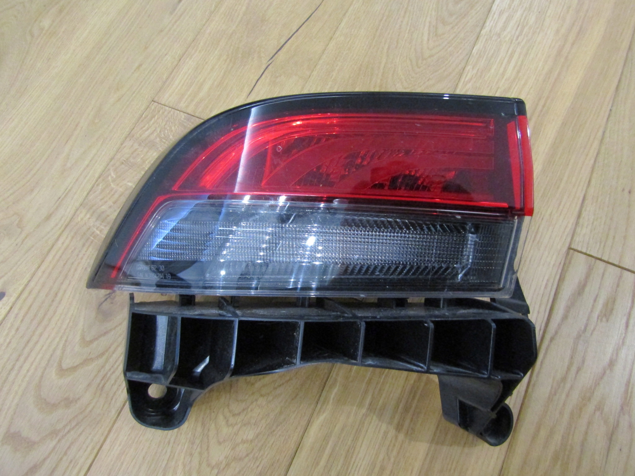 TOYOTA MIRAI II фонарь левый 22-26 r