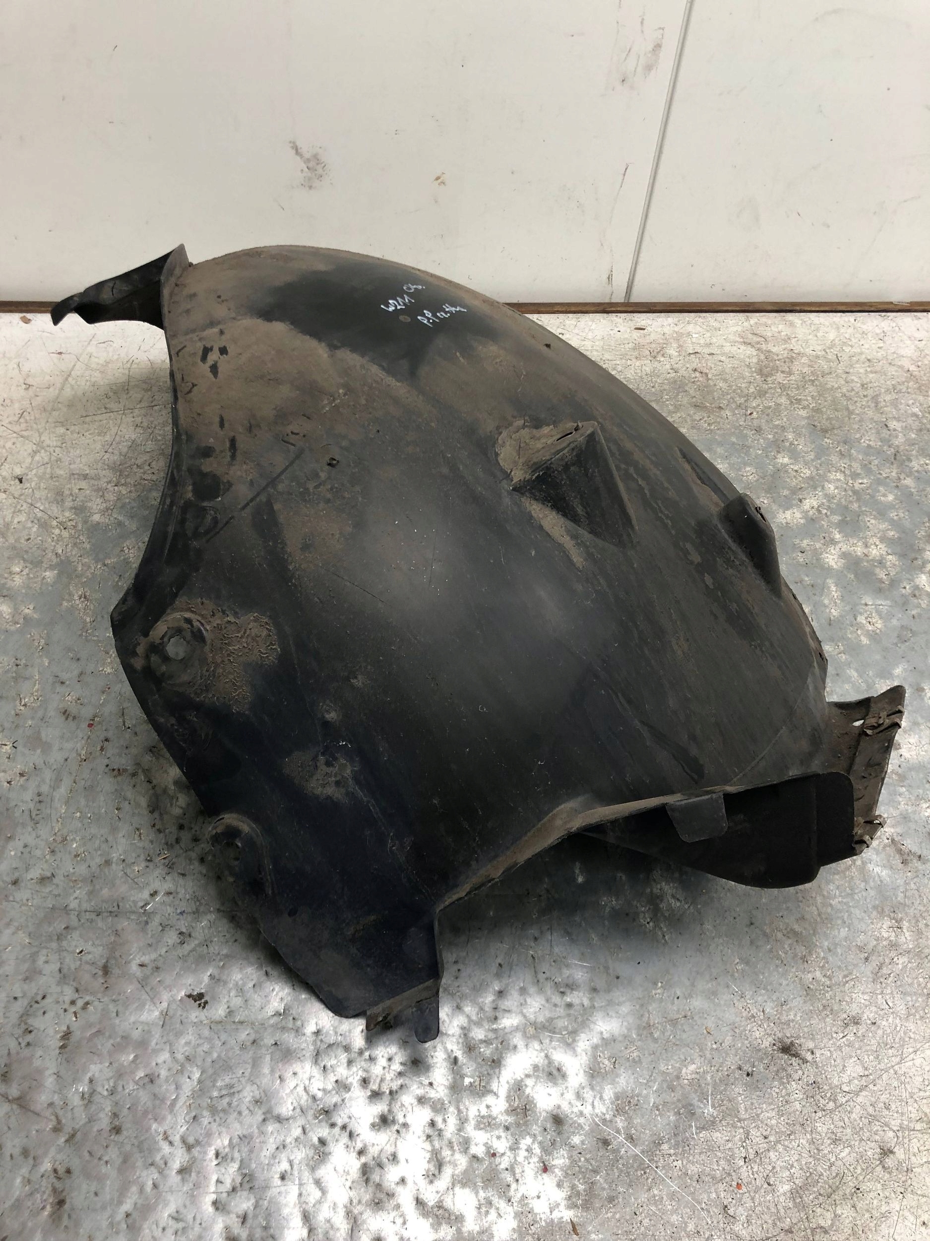 mudguard right front part rear MERCEDES W211 A2116901430