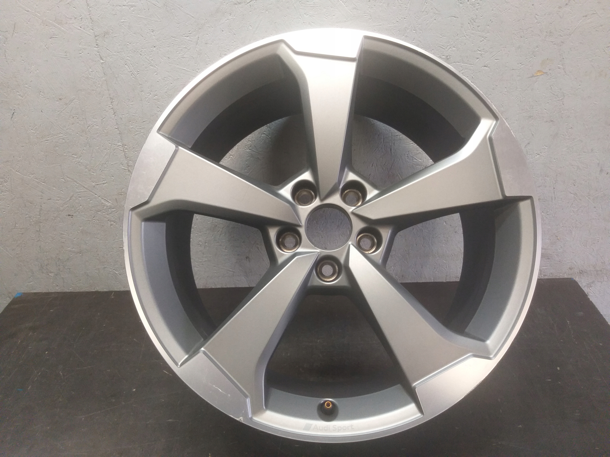 disk hliníkový AUDI A4 B9 8,5J 19" 5X112 ET40 8W0601025CG