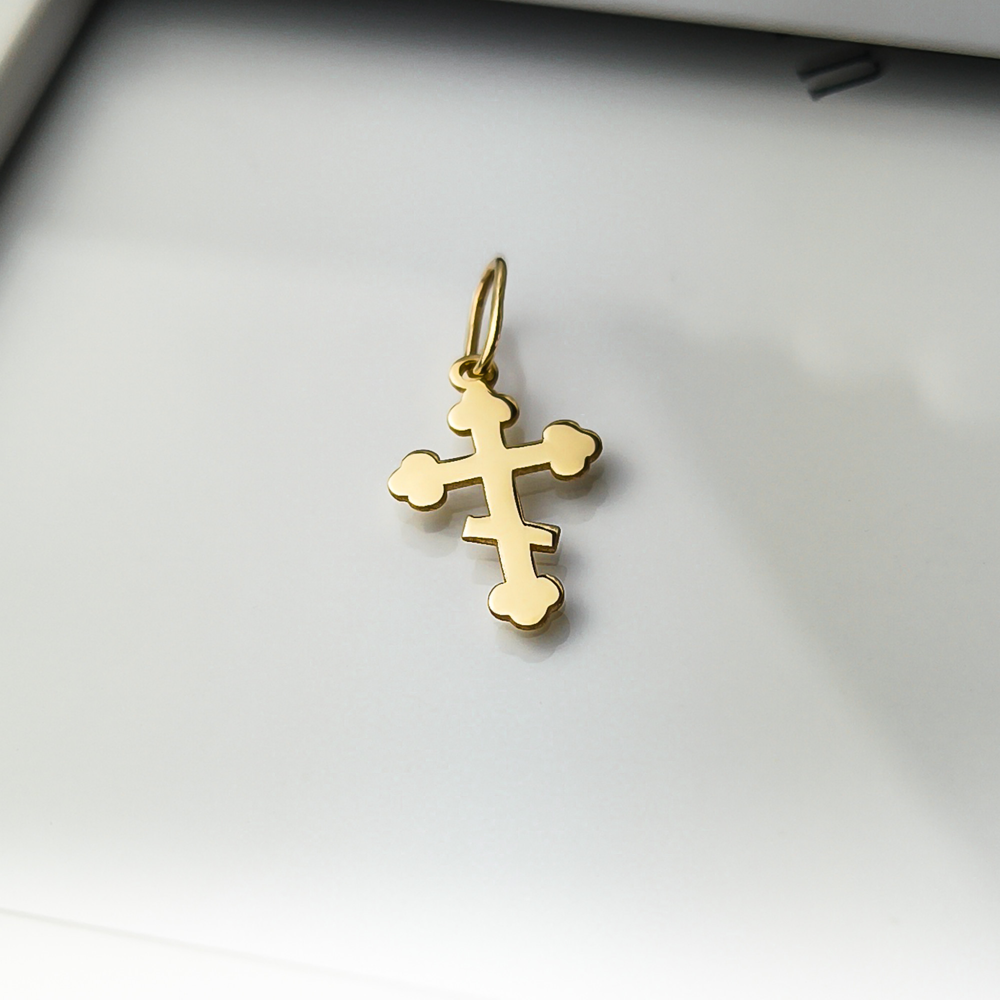 Zlatý přívěsek s pravoslavným křížkem – pr. 585