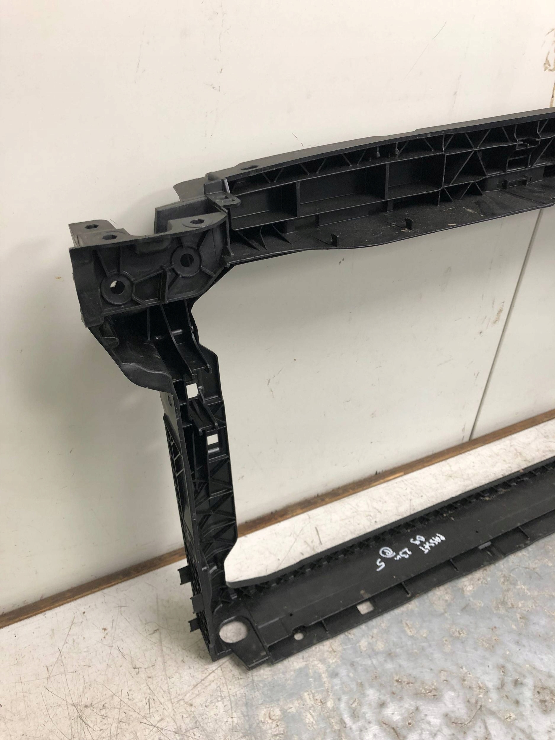 support panel for radiators pillar VW PASSAT B9 3J0805588C
