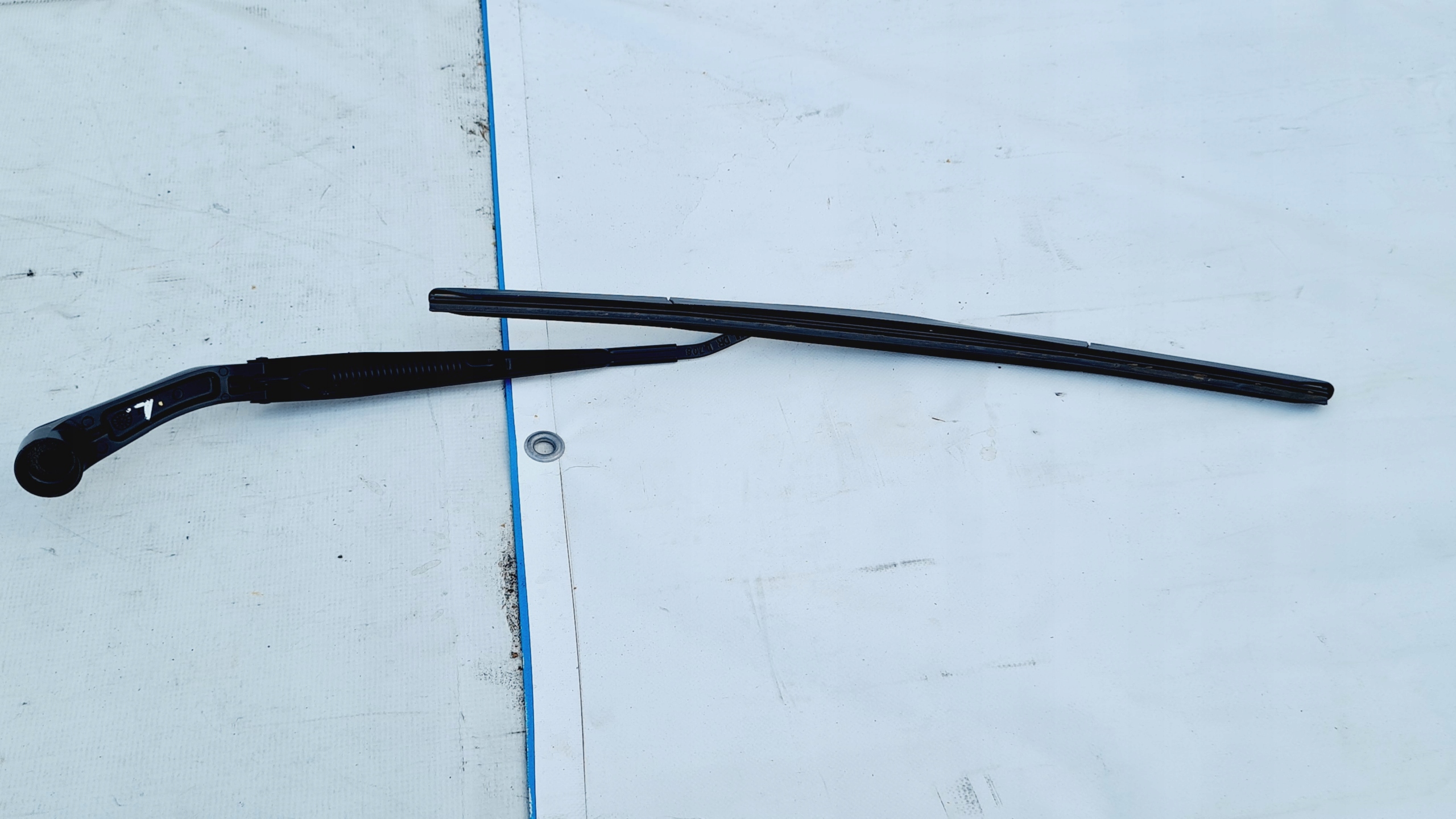 MITSUBISHI L200 2019-2022 wiper arm left