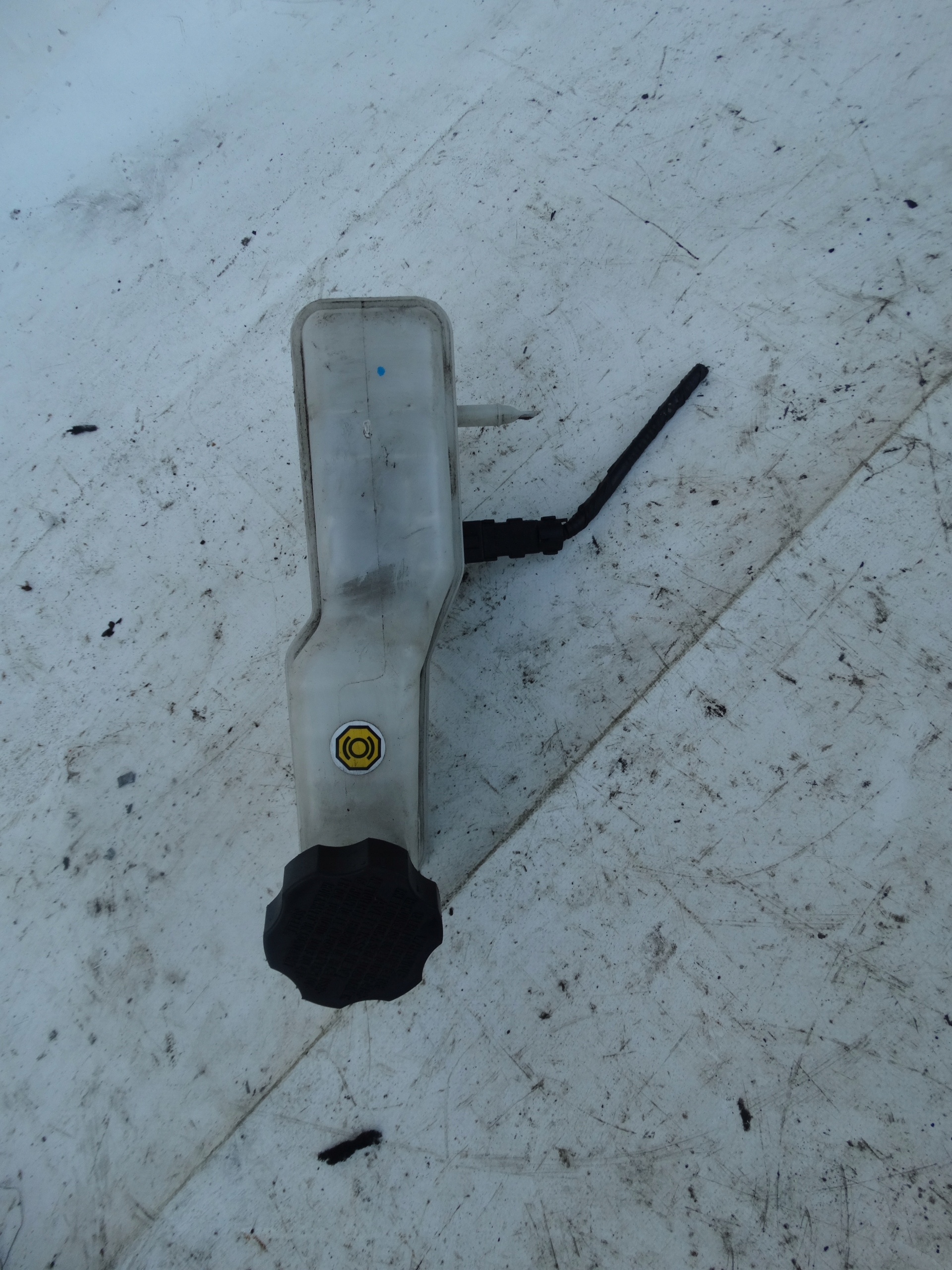 ZBIORNIK PŁYNU HAMULCOWEGO HYUNDAI IX35