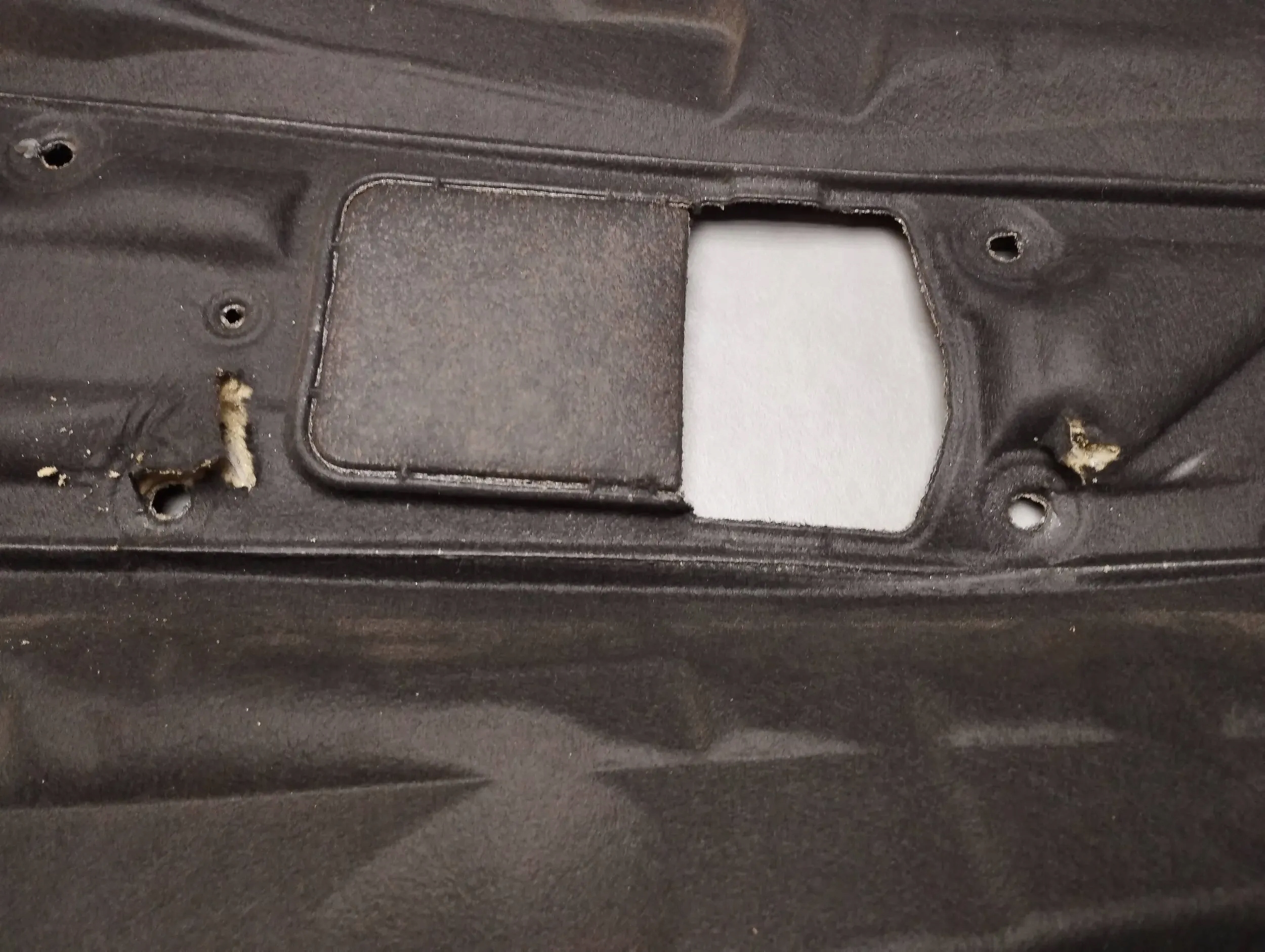 Mercedes-Benz CLS C218 W218 Blende Abdeckung unter Getriebe