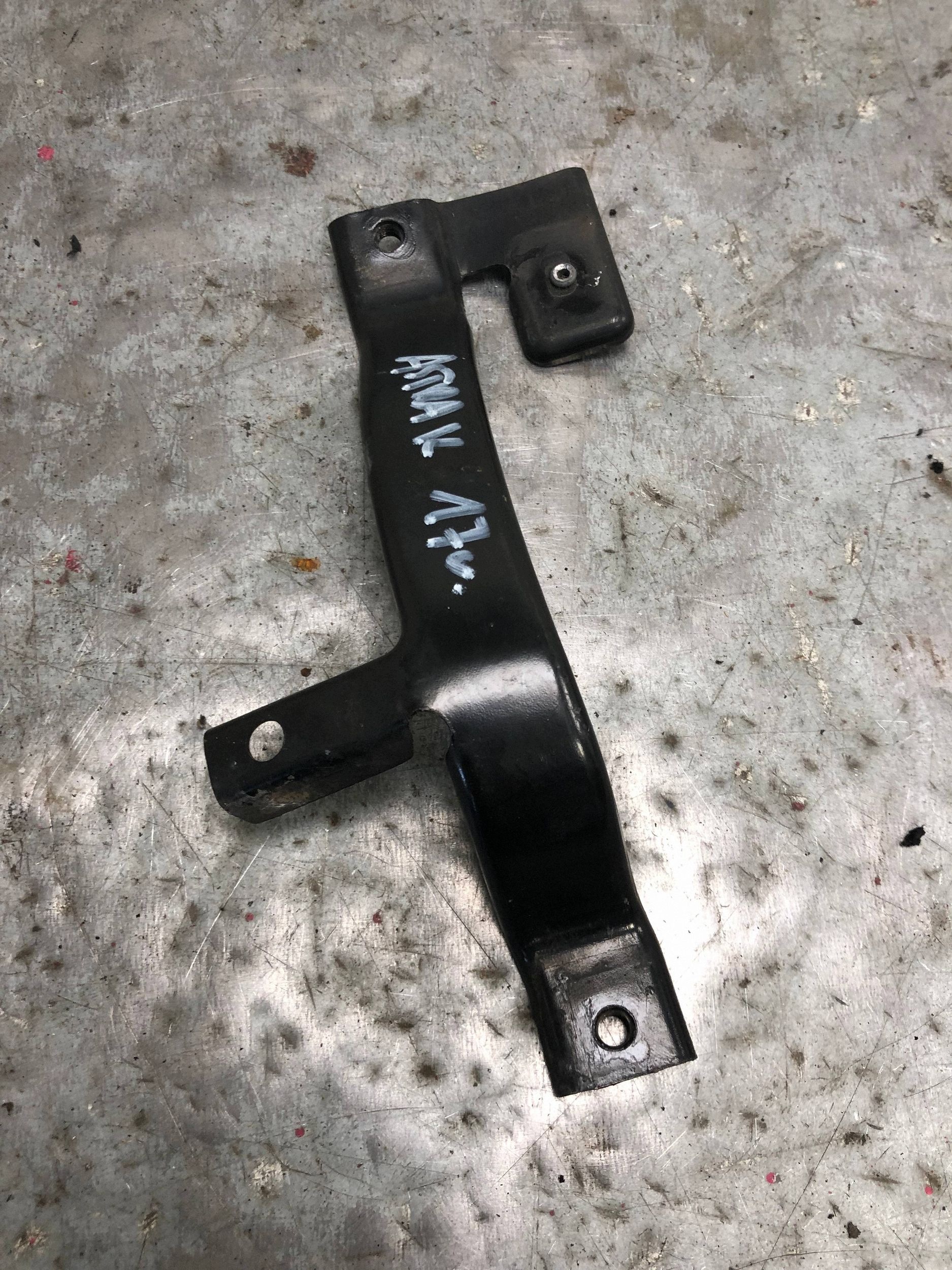bracket holder supports right front OPEL ASTRA K KOMBI 39086905
