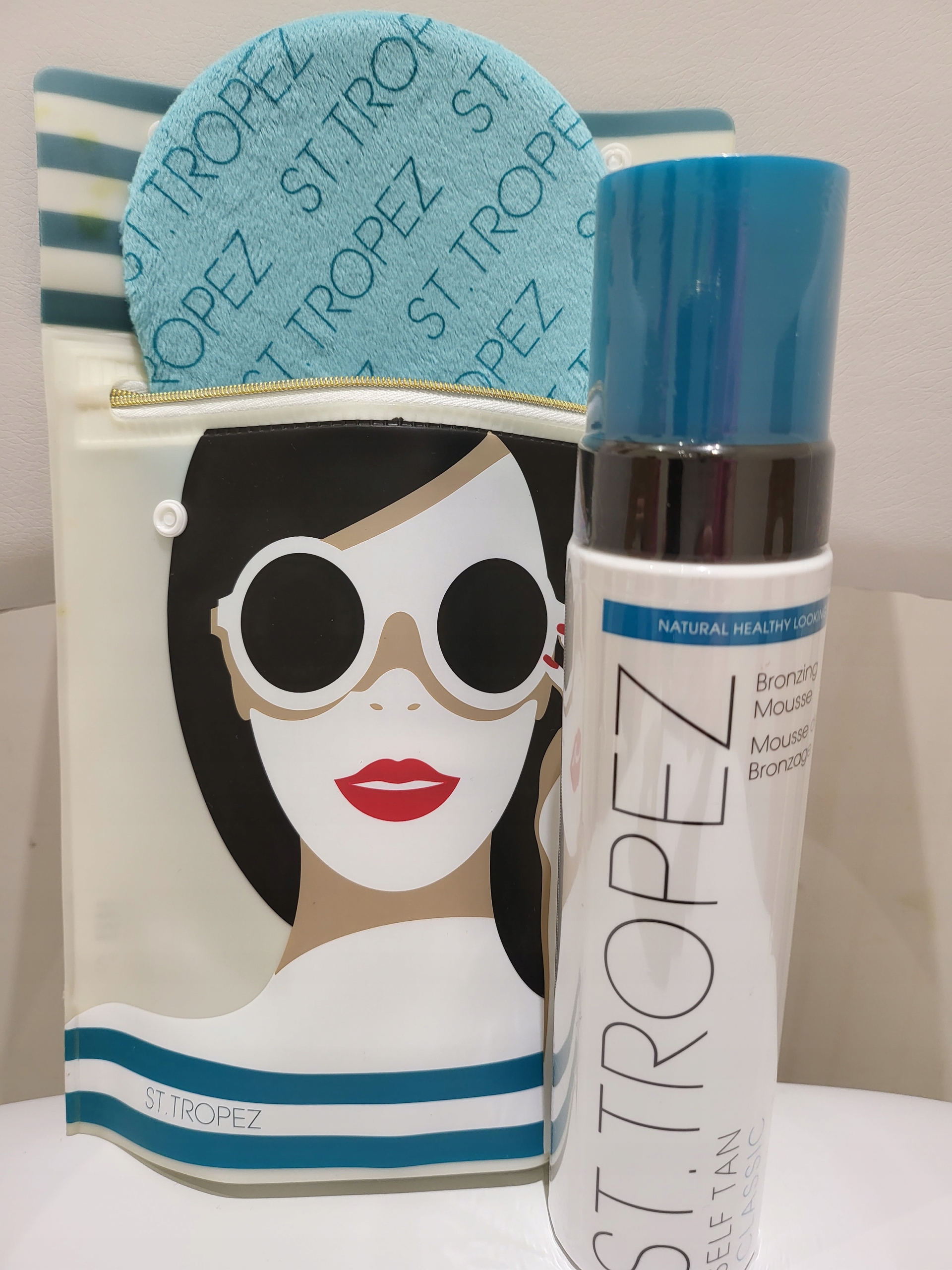 St.Tropez Pianka 240ml+Rękawica+KOSMETYCZKA