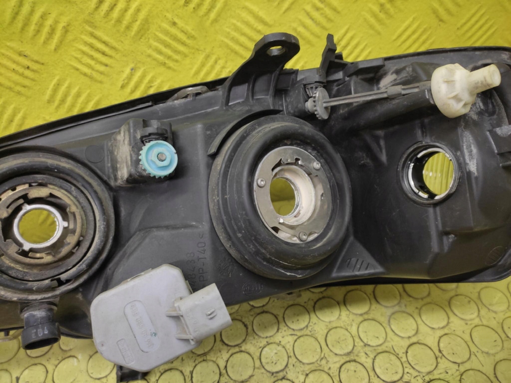 OPEL ASTRA G REFLEKTOR light right front 13132456